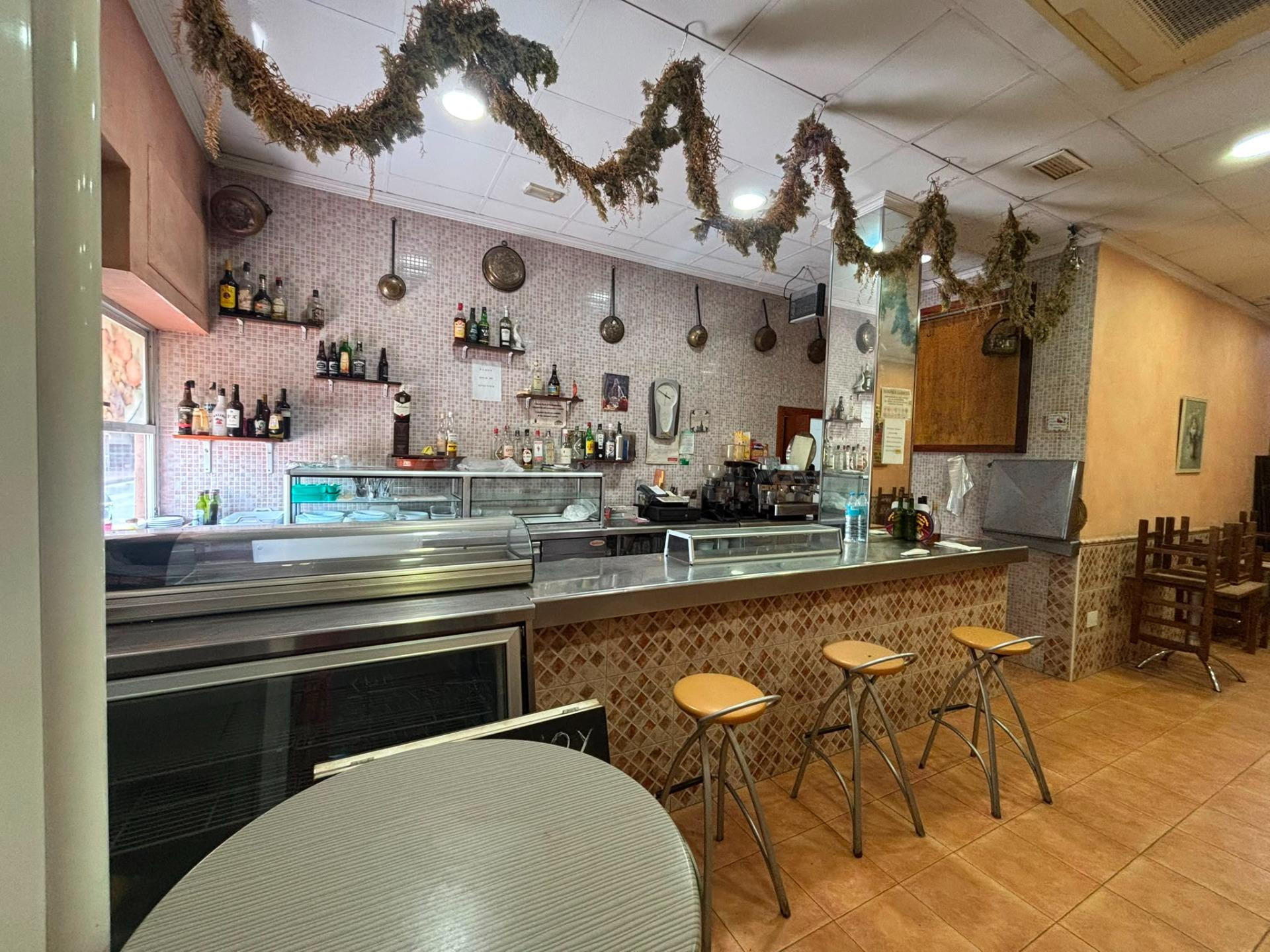 Local comercial de 93 m2 con posibilidad de cambio de uso a  - foto 2
