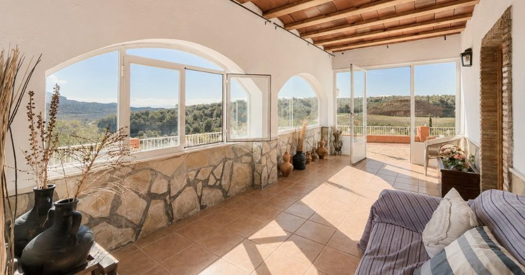 EXCLUSIVA FINCA MULTIFAMILIAR CON 4 VIVIENDAS INDEPENDIENTES - foto 4