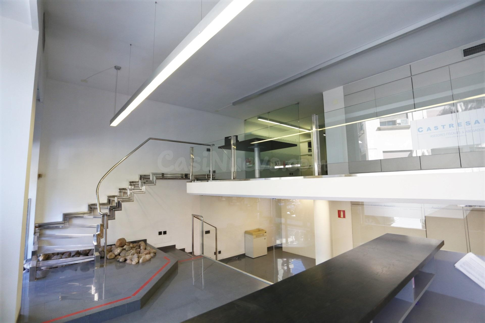 LOCAL HABILITADO PARA OFICINAS CON 3 ALTURAS EN EL CENTRO DE