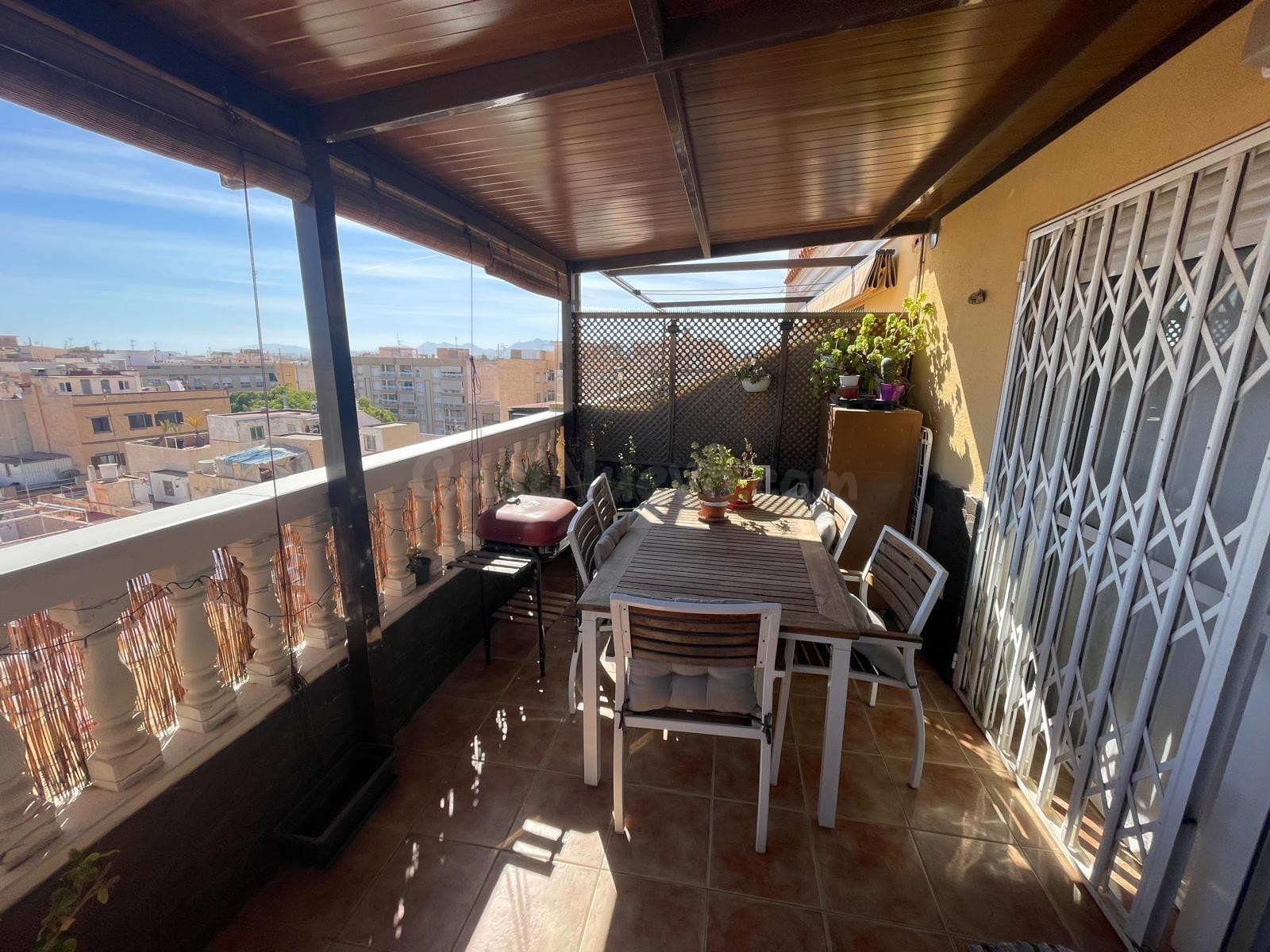 DÚPLEX CON TERRAZA, VESTIDOR Y VISTAS PANORÁMICAS - foto 2