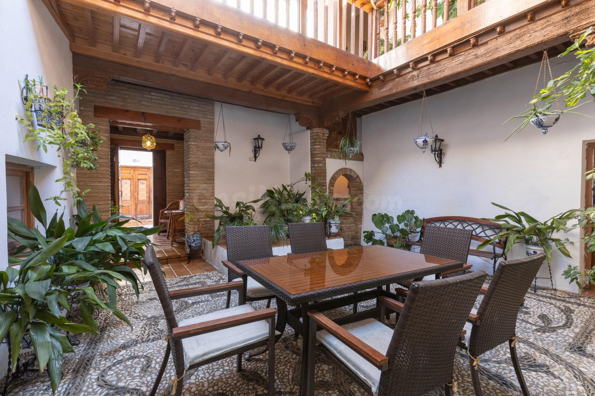 Auténtica casa con corrala tradicional y azotea en el corazó - foto 4