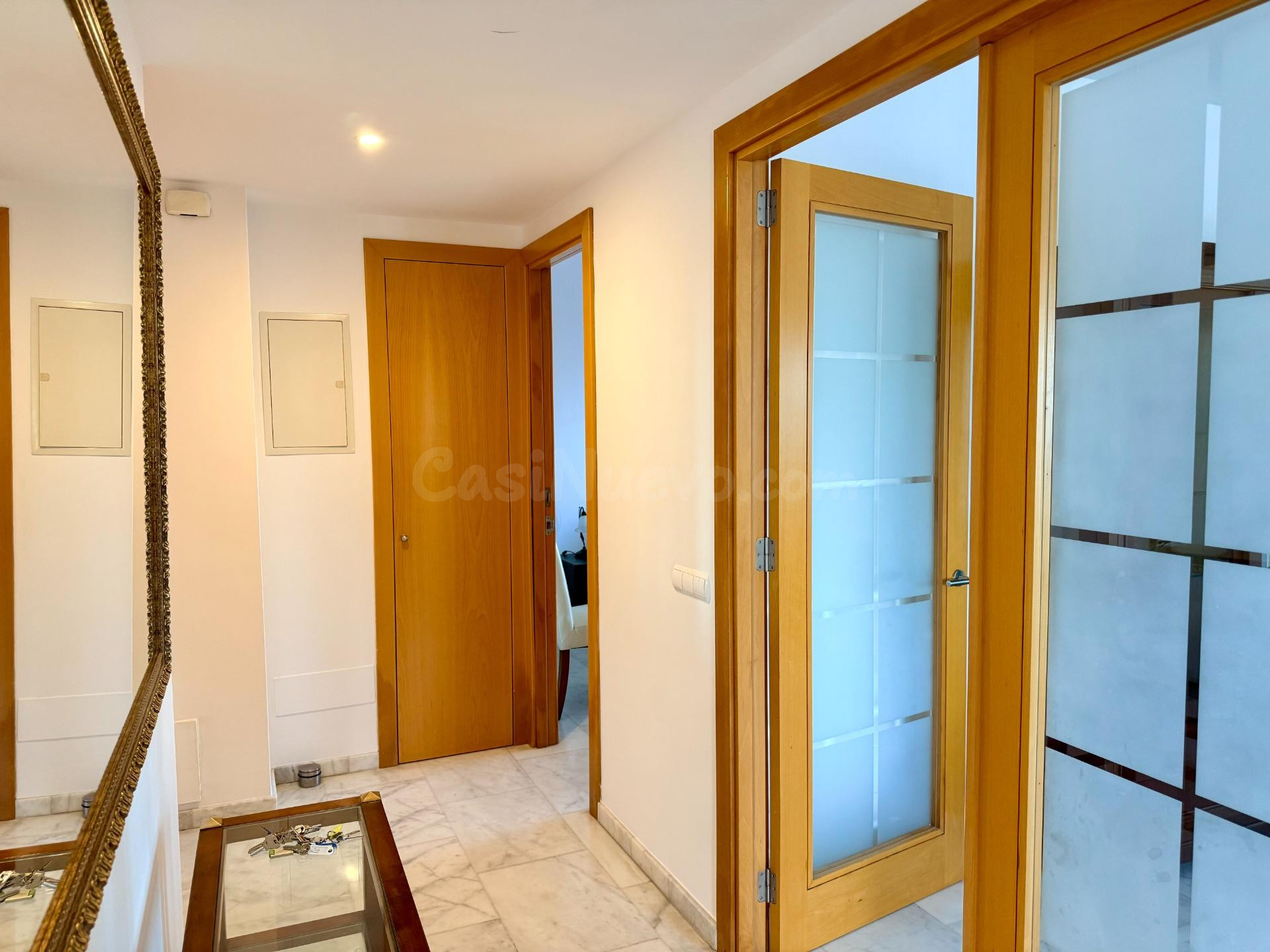EXCLUSIVA PLANTA BAJA EN PRIMERA LÍNEA DE MAR CON JARDÍN PRI - foto 3