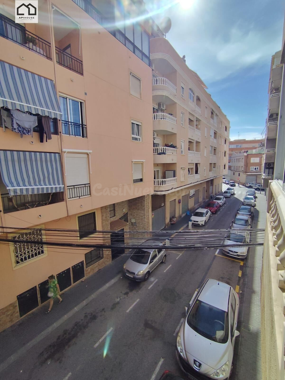 APIHOUSE VENDE APARTAMENTO EN EL CENTRO DE TORREVIEJA. PRECI - foto 2
