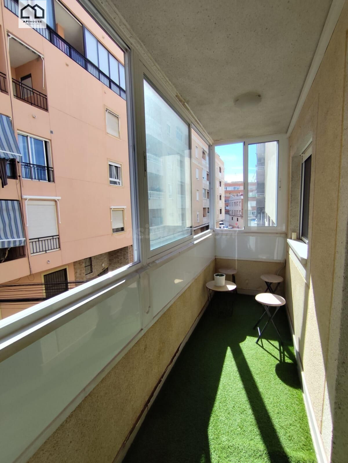 APIHOUSE VENDE APARTAMENTO EN EL CENTRO DE TORREVIEJA. PRECI - foto 3
