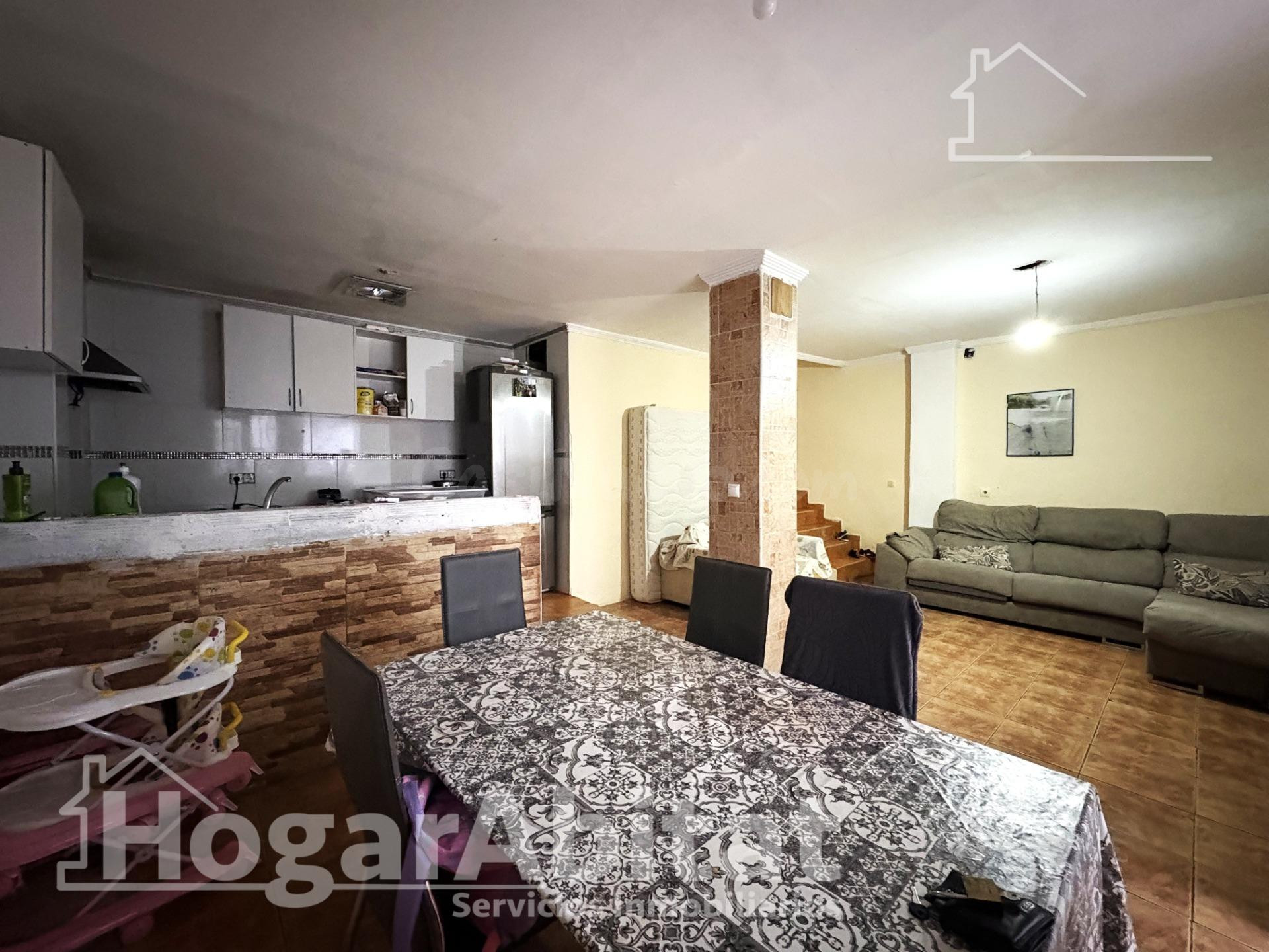 EN GANDÍA, PARA REFORMAR CENTRAL LUMINOSA CON TERRAZA