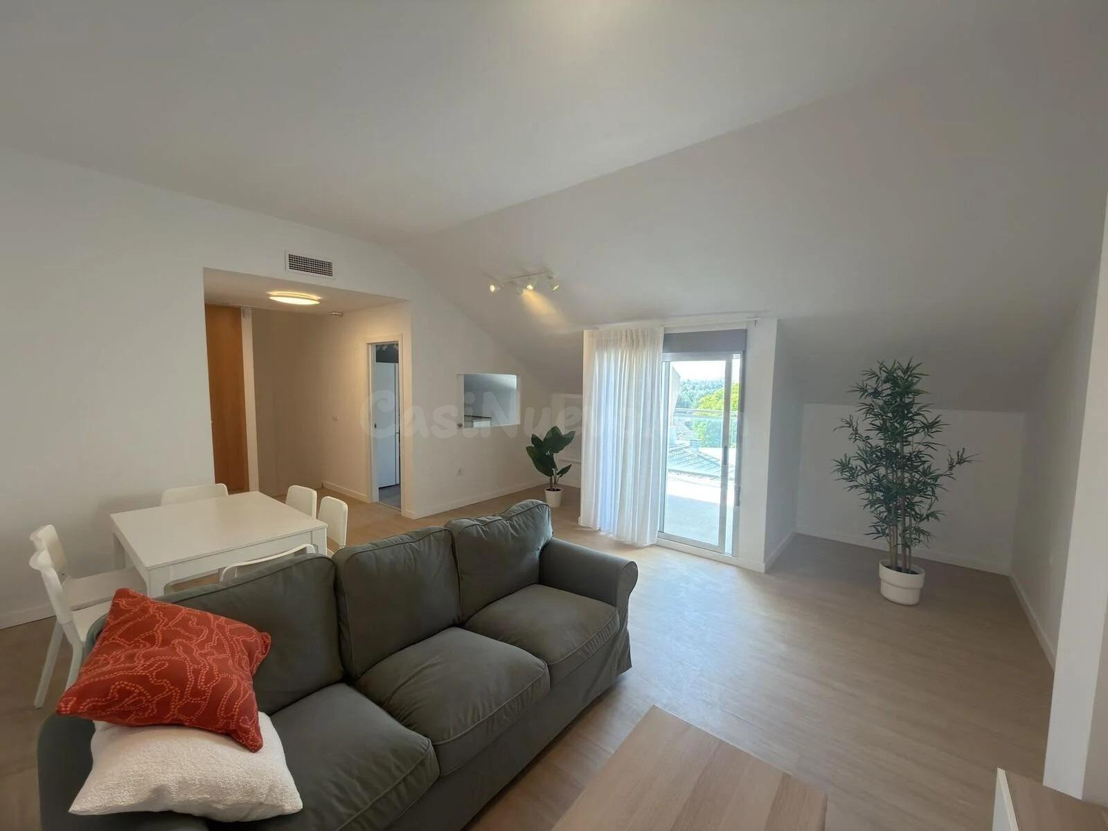 ÁTICO DÚPLEX con encanto, amplitud y terraza privada en LORQ