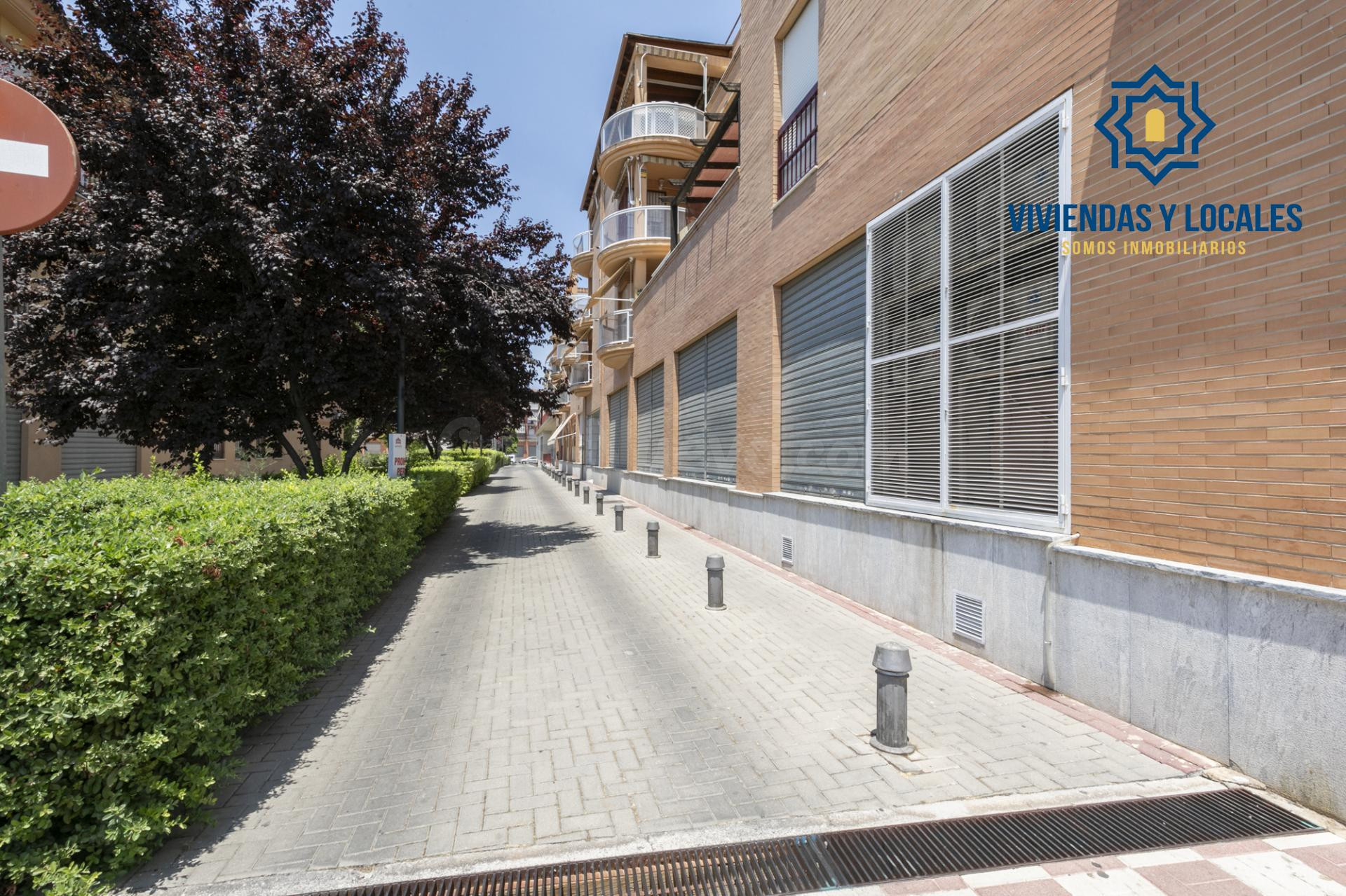 Local comercial en una ubicación estupenda! - foto 4