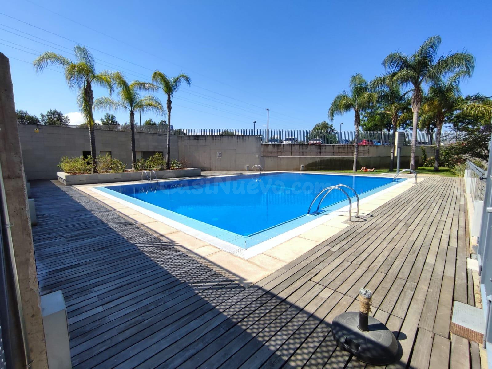 SE ALQUILA LOFT CON GARAJE Y PISCINA EN COMPLEJO PRIVADO CON SEGURIDAD 24H