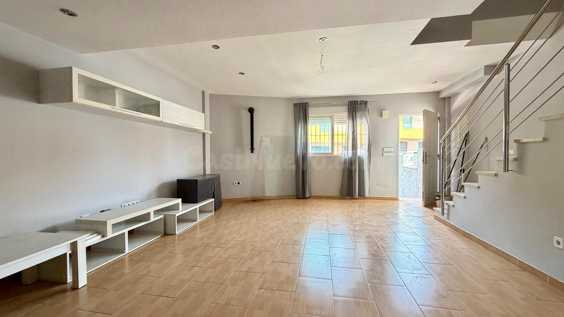 DUPLEX CON 4 HABITACIÓNES, TERRAZA Y GARAJE EN LA MOLINETA - foto 5