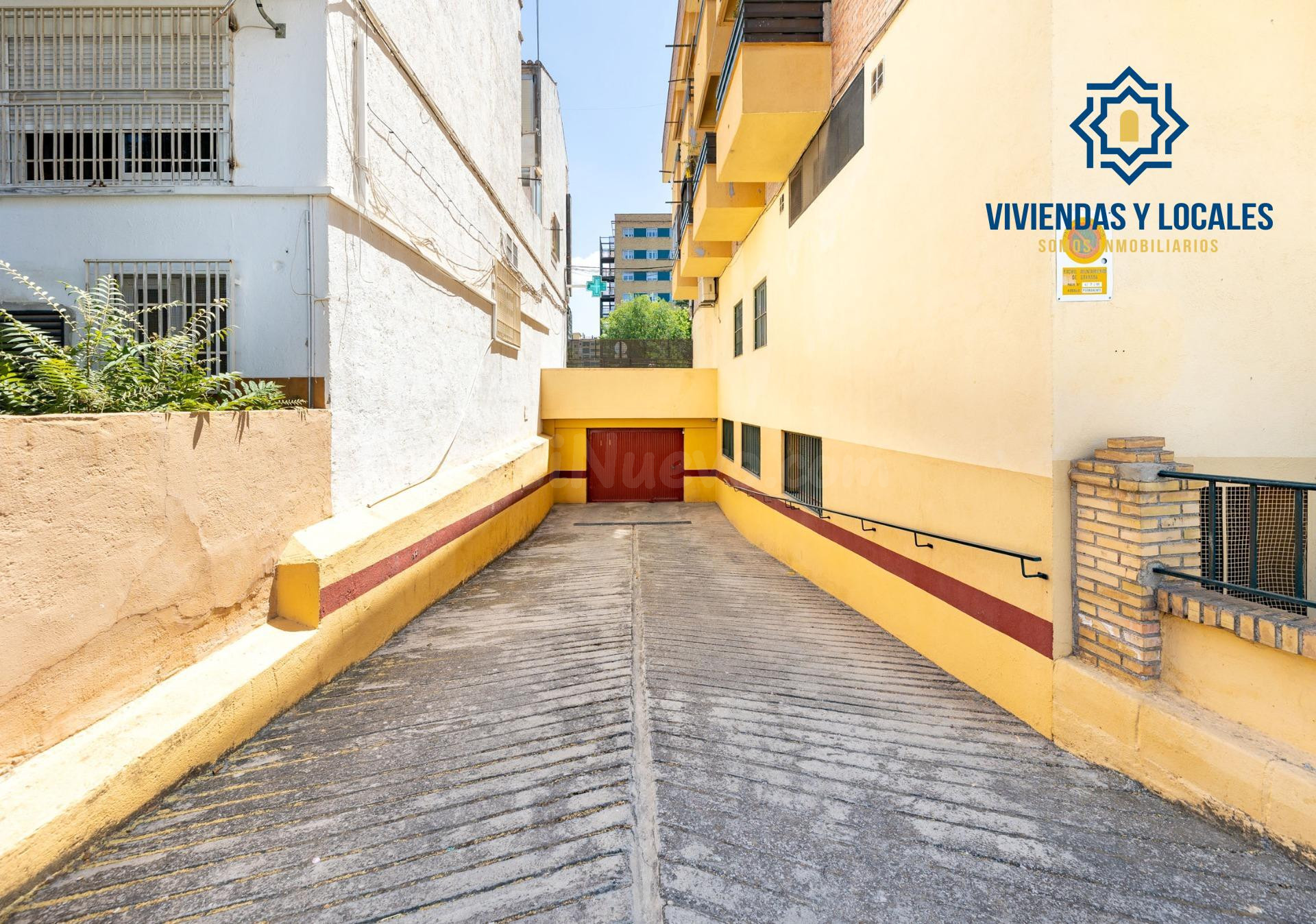Plaza de garaje en venta junto a Traumatología. - foto 3