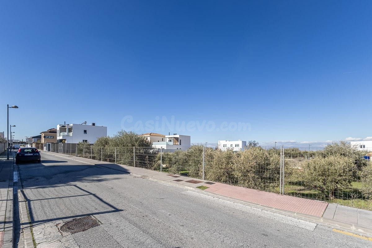 SOLAR CON USO RESIDENCIAL EN VENTA EN LA ZUBIA - foto 3