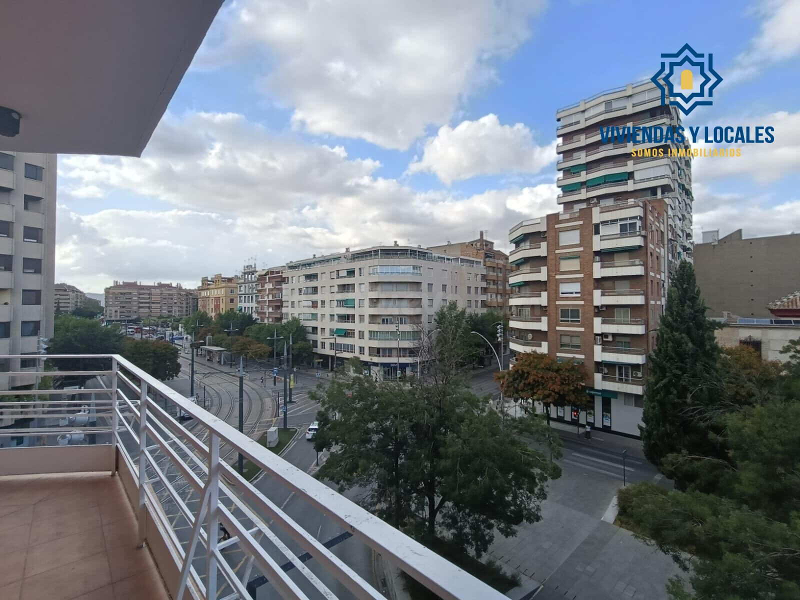Amplio piso en esquina Constitución sin amueblar