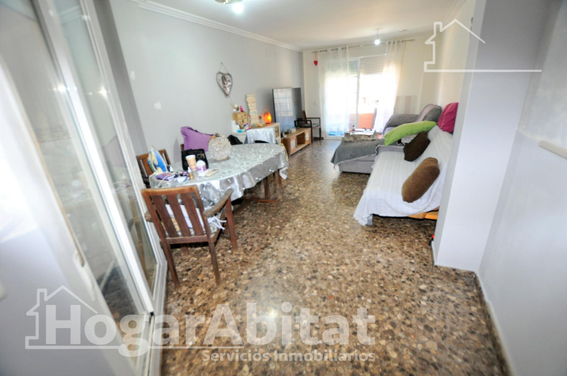 ¡ESPACIO Y TRANQUILIDAD CON 3 TERRAZAS, BALCÓN Y ASCENSOR! - foto 2