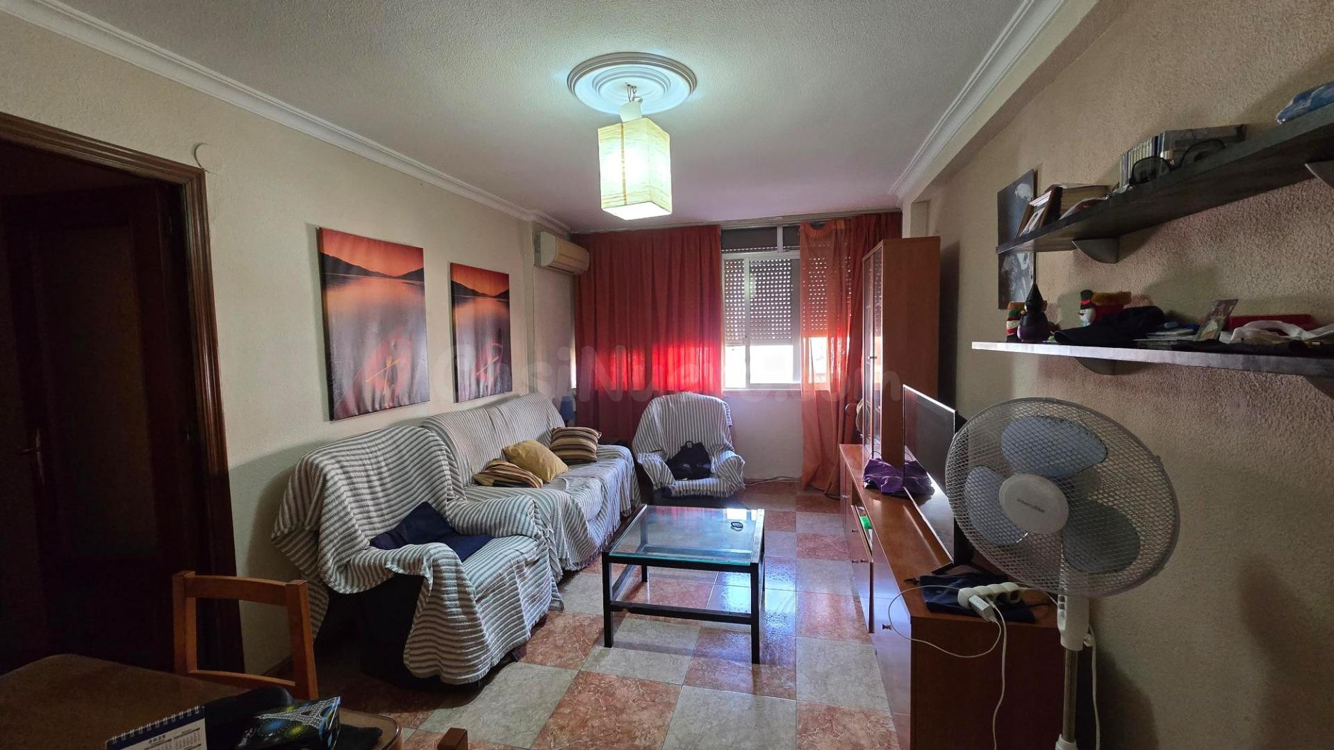 Piso reformado con 3 dormitorios y 1 baño junto a Carlos III