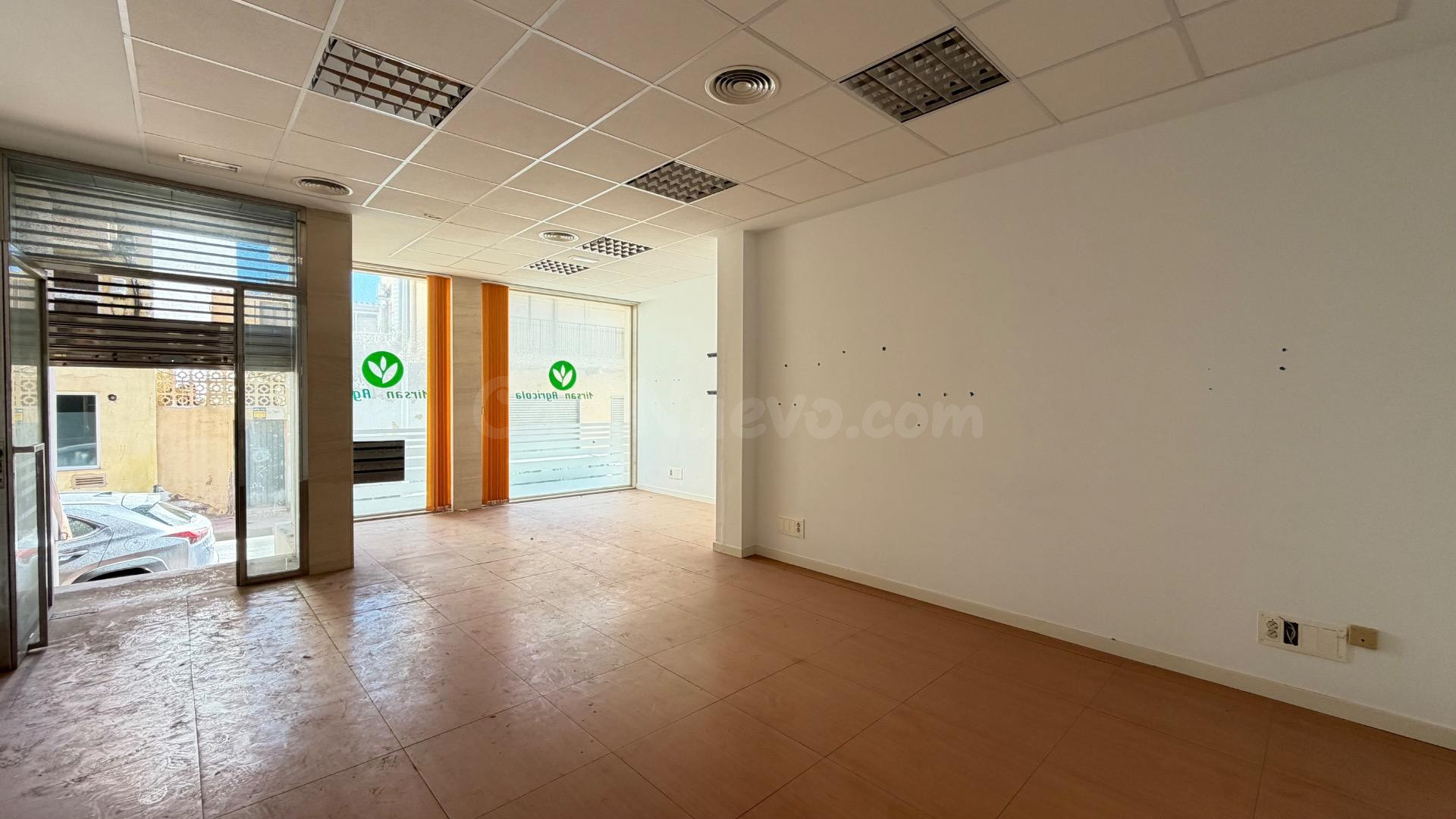 ¡GRAN OPORTUNIDAD DE INVERSIÓN! BAJO COMERCIAL CON CAMBIO DE - foto 3