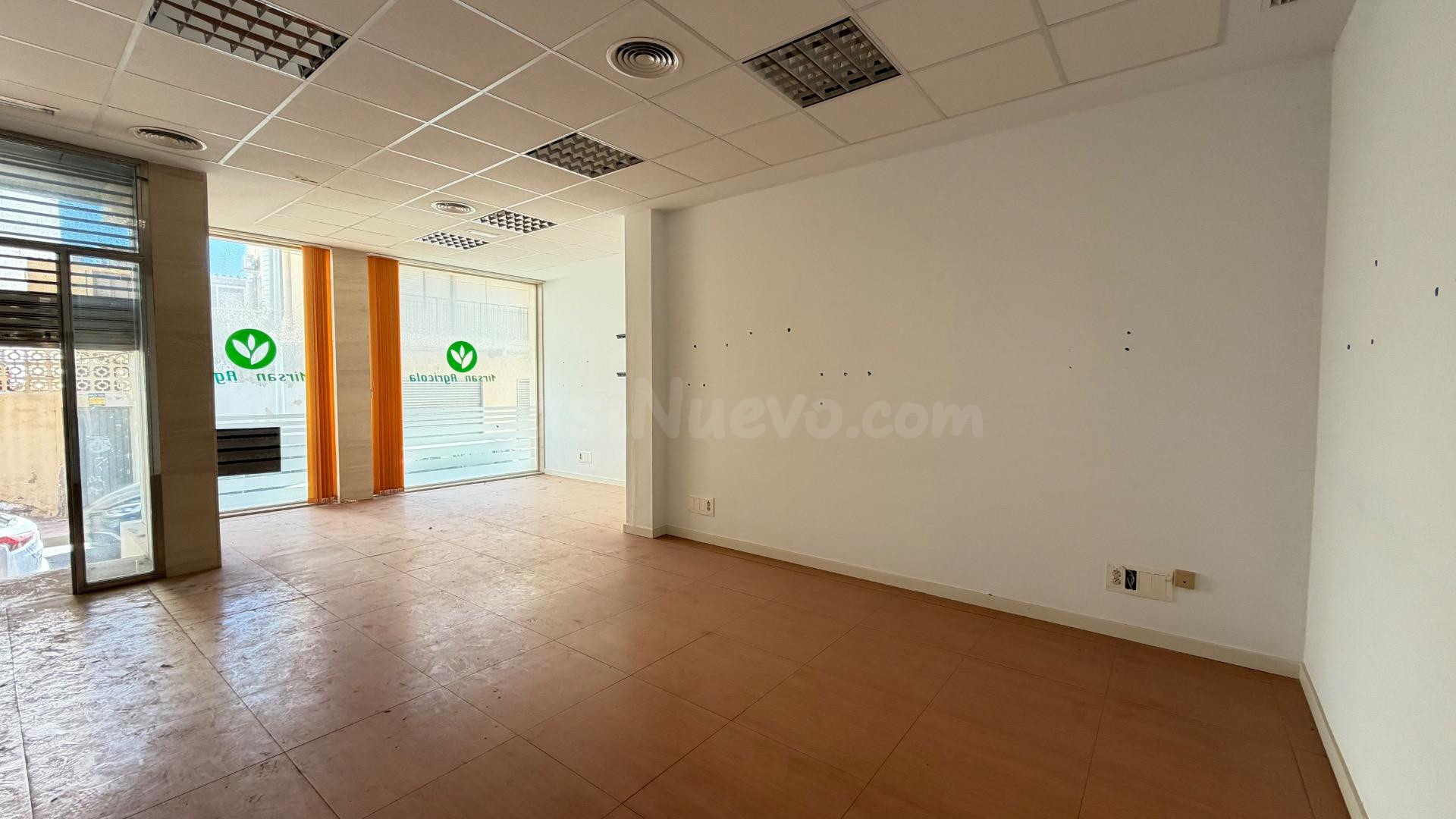 ¡GRAN OPORTUNIDAD DE INVERSIÓN! BAJO COMERCIAL CON CAMBIO DE - foto 4
