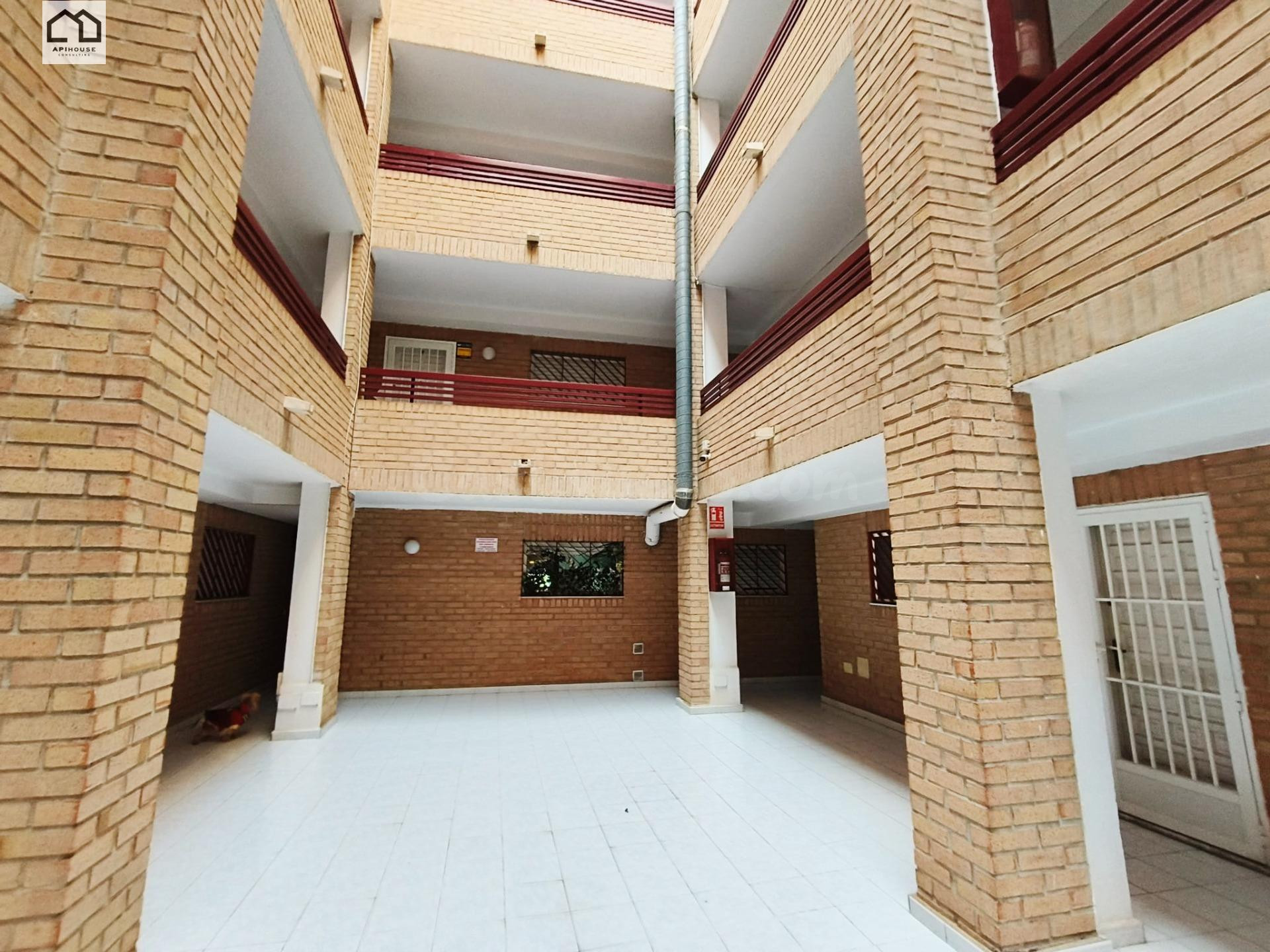 Encantador Apartamento en Torrevieja con Vistas y Comodidade - foto 2