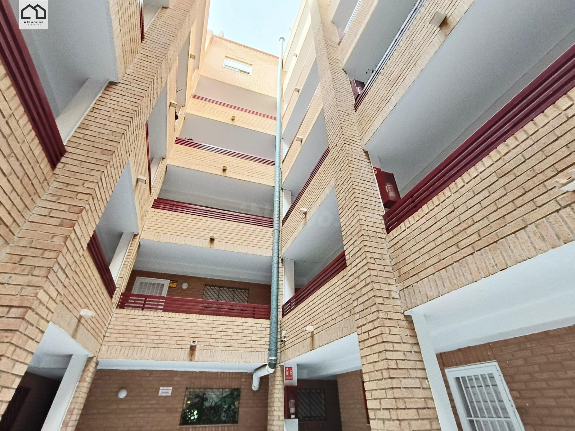 Encantador Apartamento en Torrevieja con Vistas y Comodidade - foto 3
