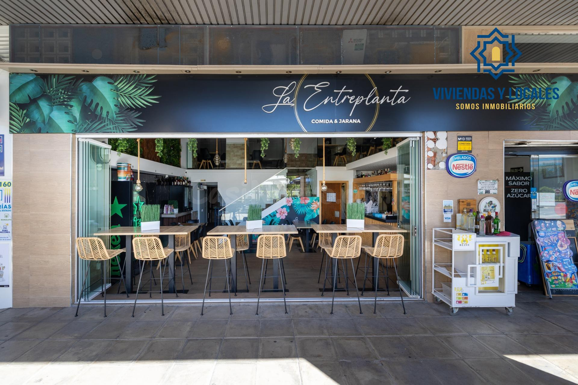 SE TRASPASA NEGOCIO DE HOSTELERIA TOTALMENTE INSTALADO Y FUN