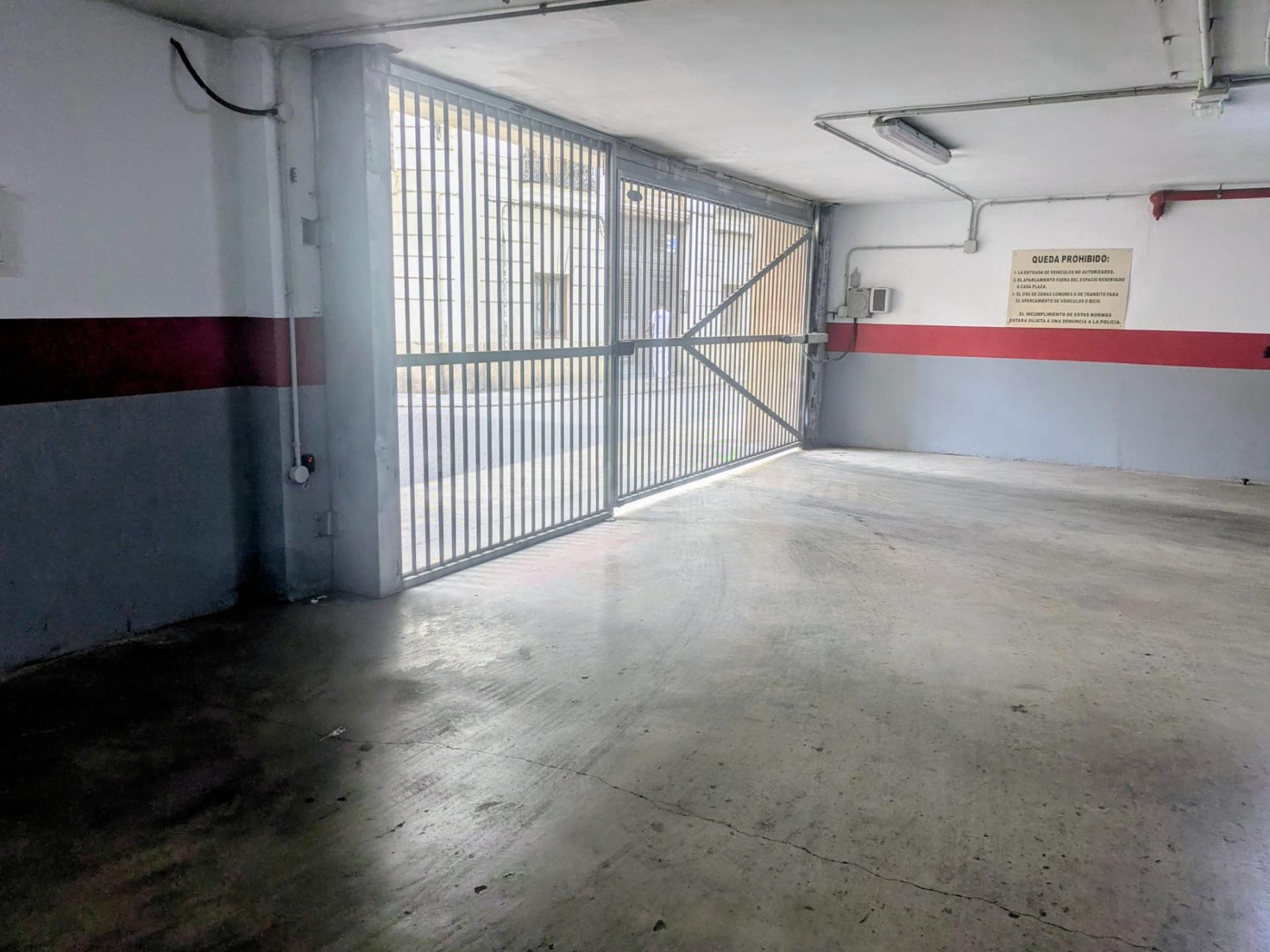 Amplia plaza de garaje en venta en el centro!!