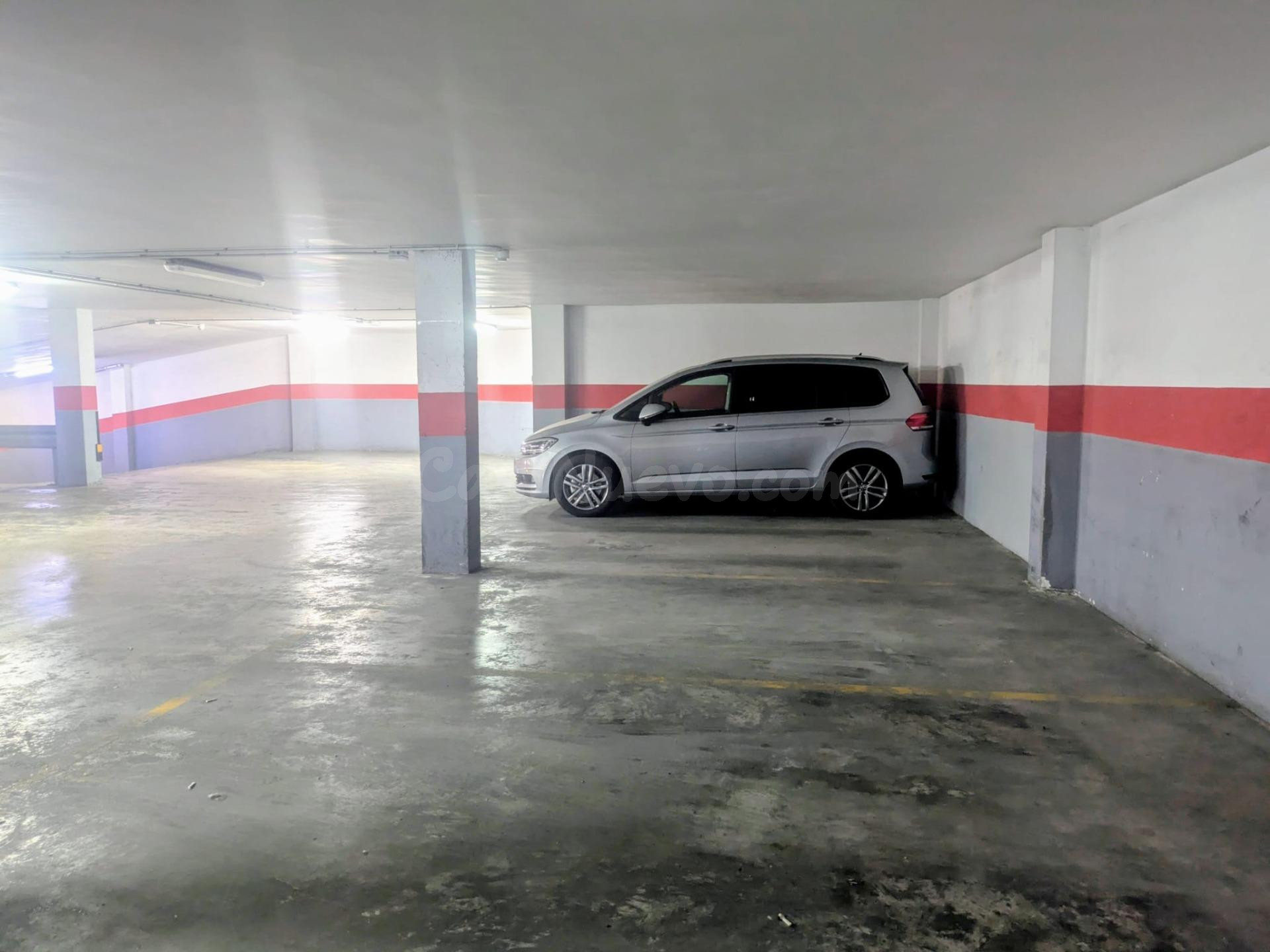 Amplia plaza de garaje en venta en el centro!! - foto 2