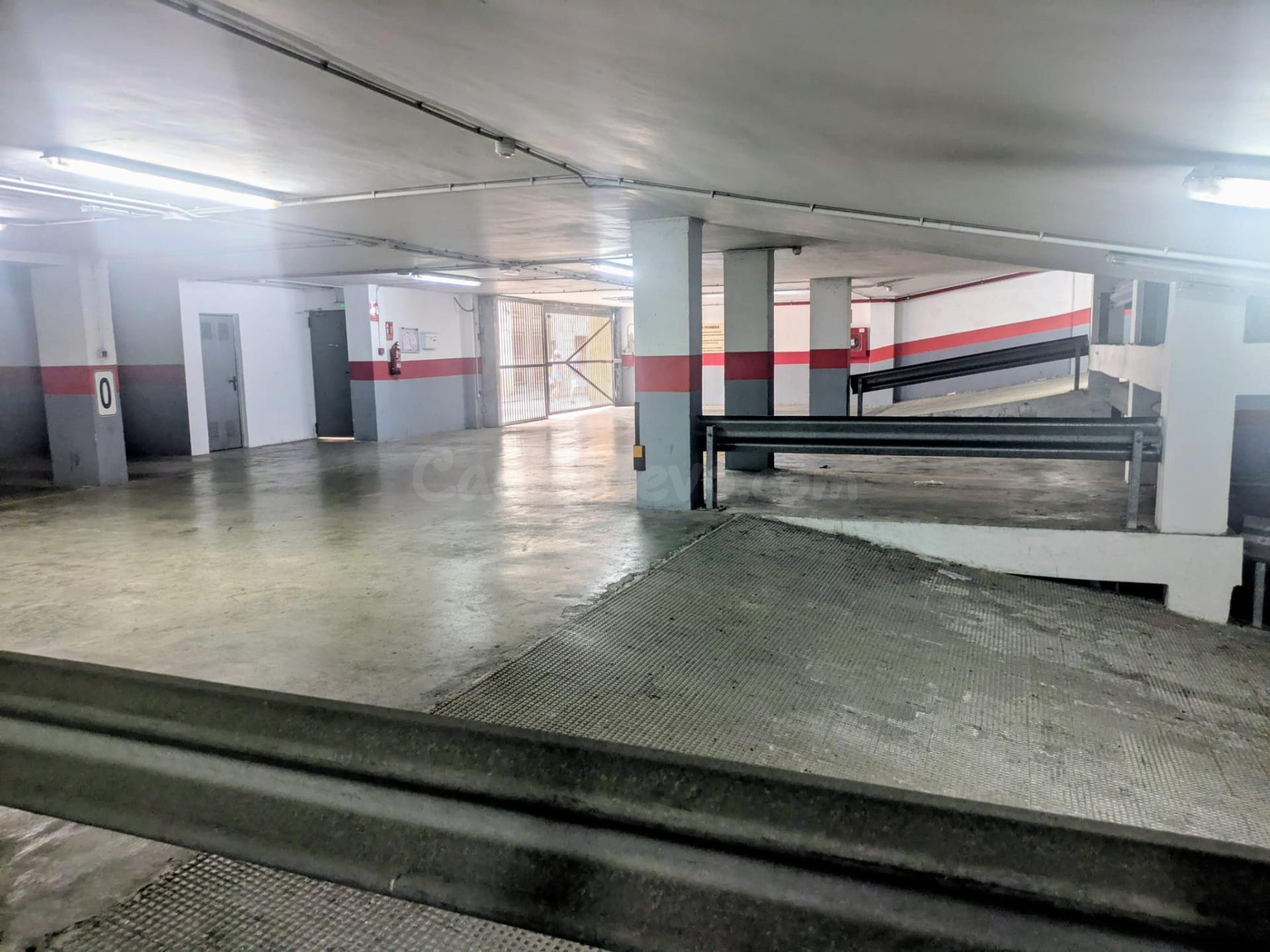 Amplia plaza de garaje en venta en el centro!! - foto 3