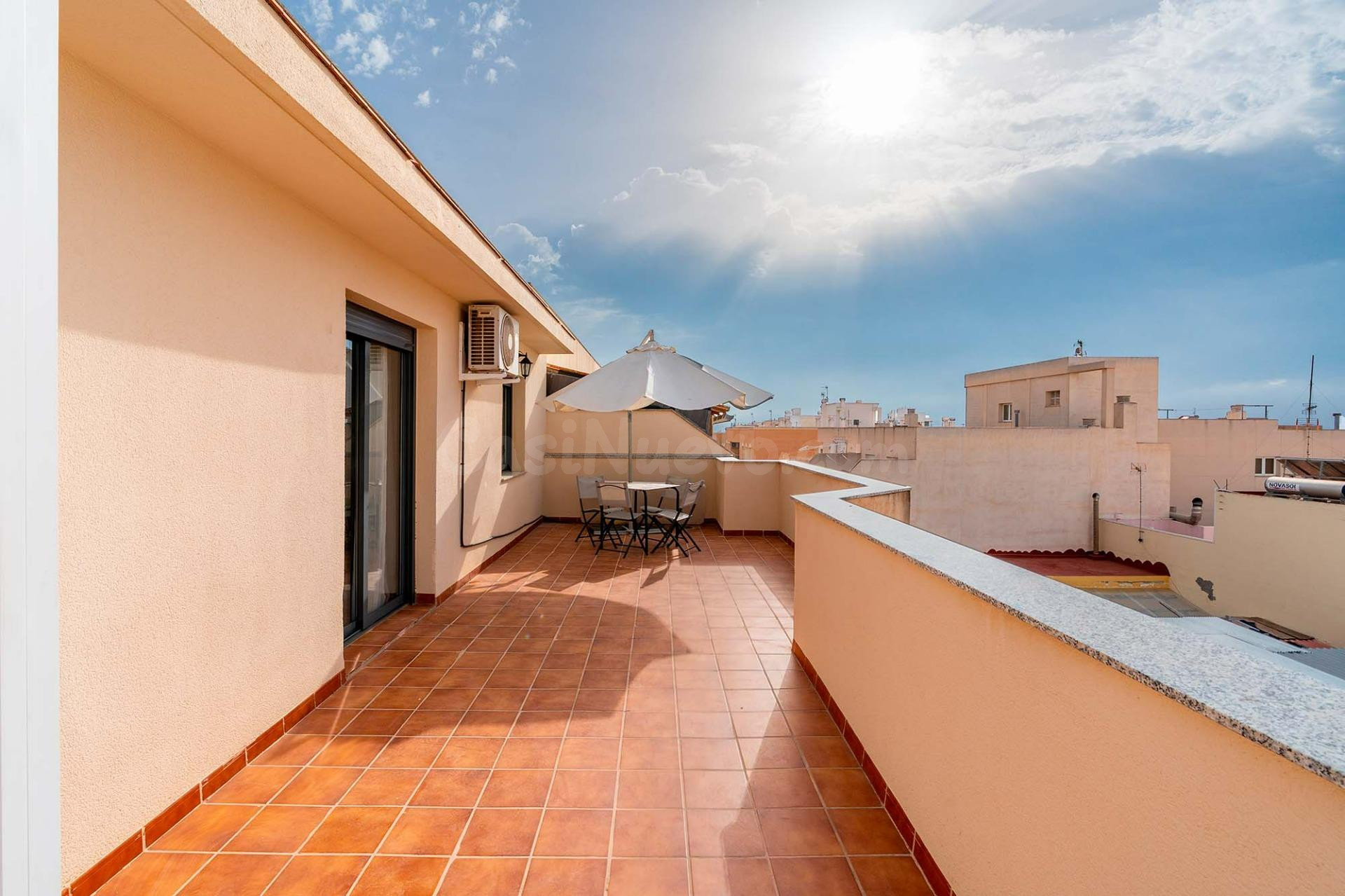 ÁTICO DE DOS DORMITORIOS CON TERRAZA DE 35M2 Y TRASTERO