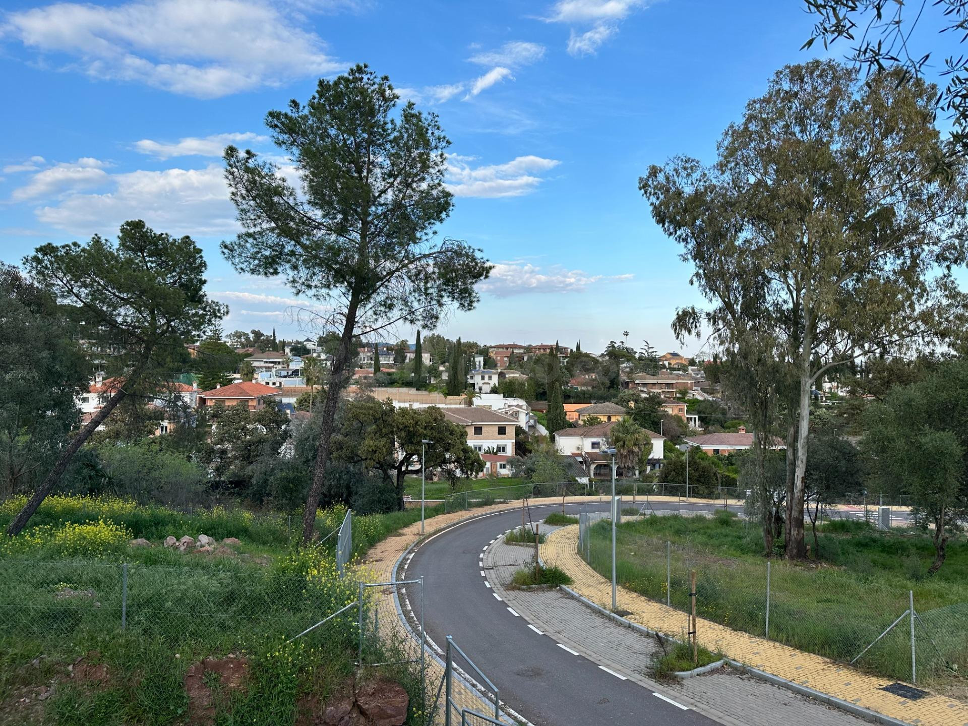 Parcela urbana de 1.290 m2 en zona Brillante – Lista para co - foto 2