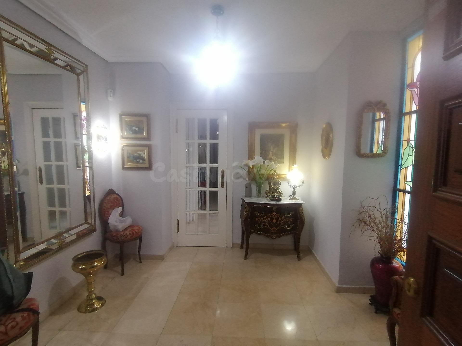 IMPRESIONANTE VIVIENDA EXTERIOR EN PLENA PLAZA DE COSTASOL - foto 3
