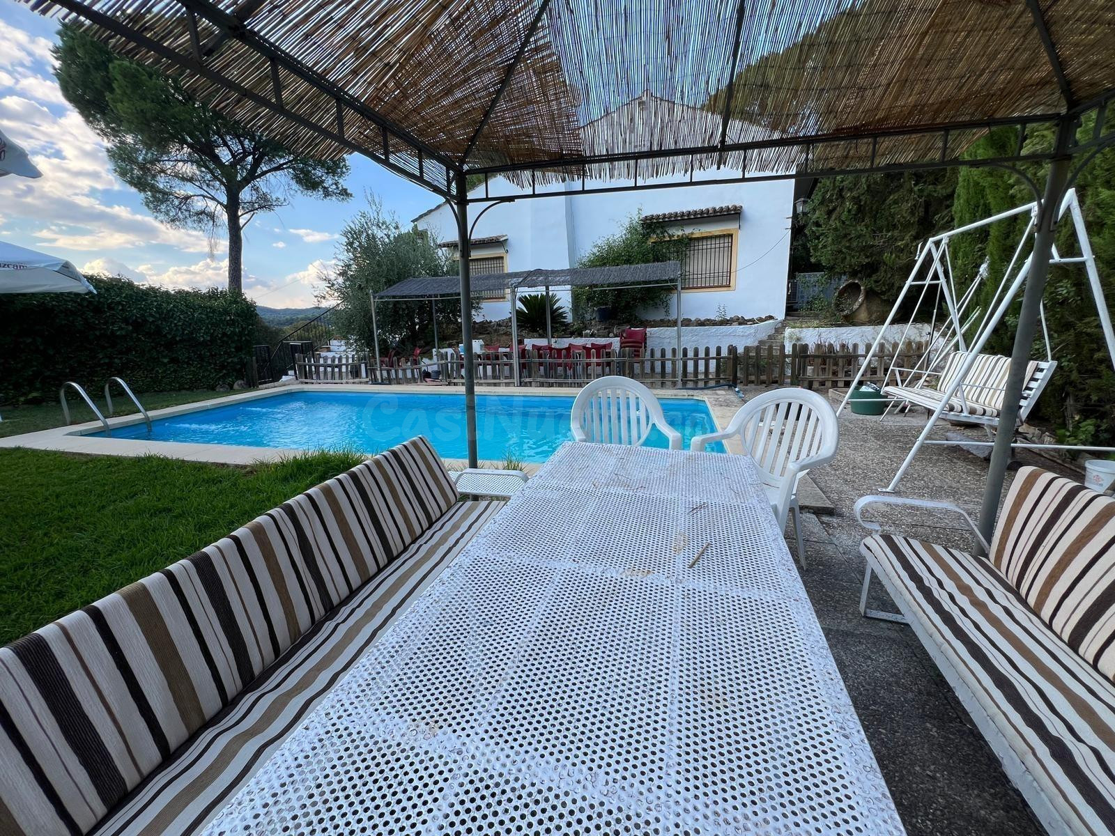 Espectacular Chalet con piscina y vistas panorámicas a la Si