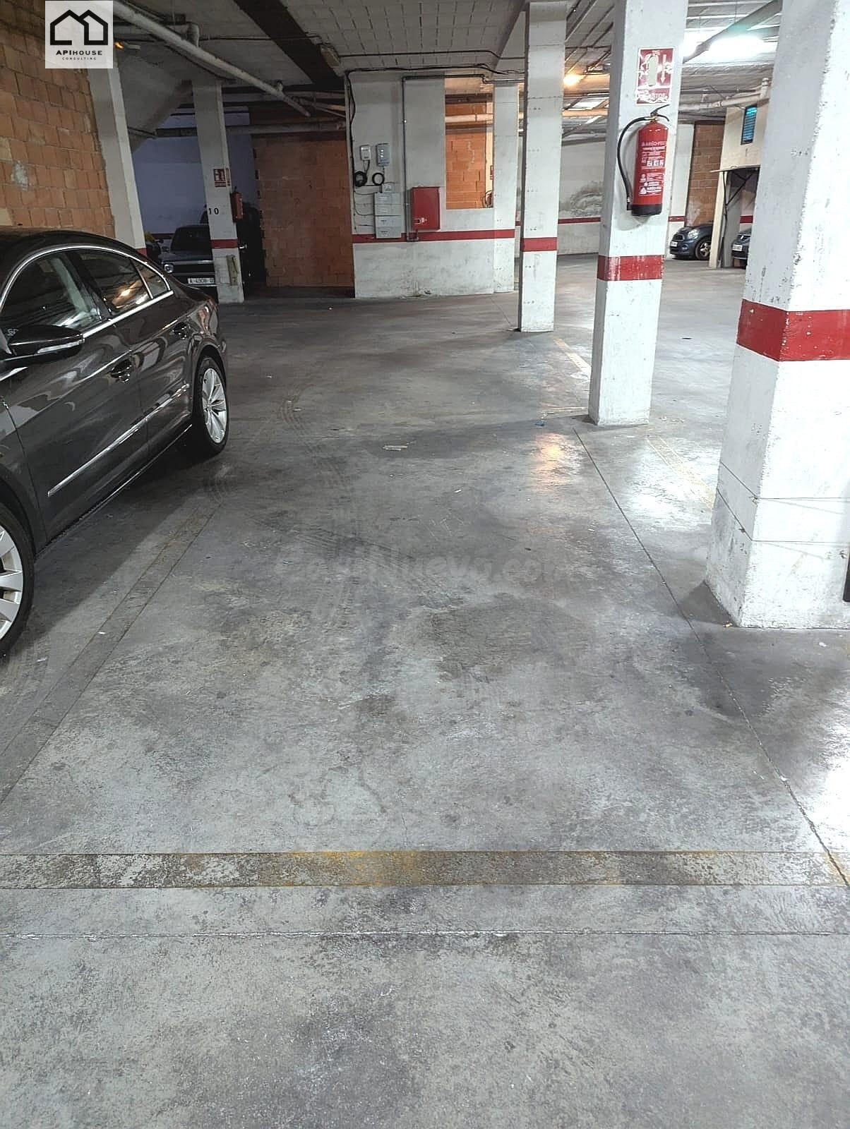 Amplia Plaza de Garaje en Torrevieja a un Precio Inmejorable - foto 2