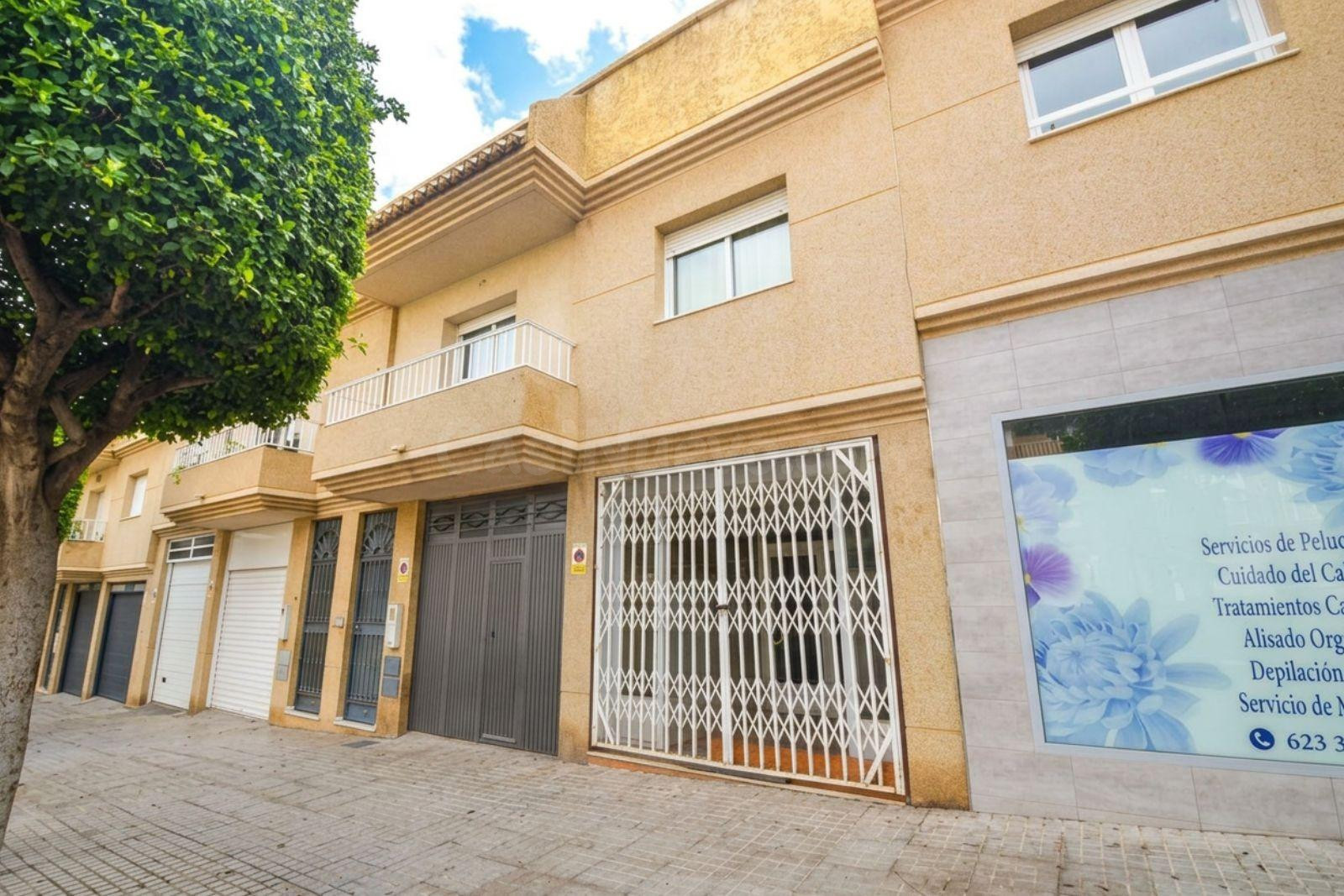 AMPLIA CASA EN EJIDO SUR: ESPACIO, COMODIDAD Y GRANDES POSIB
