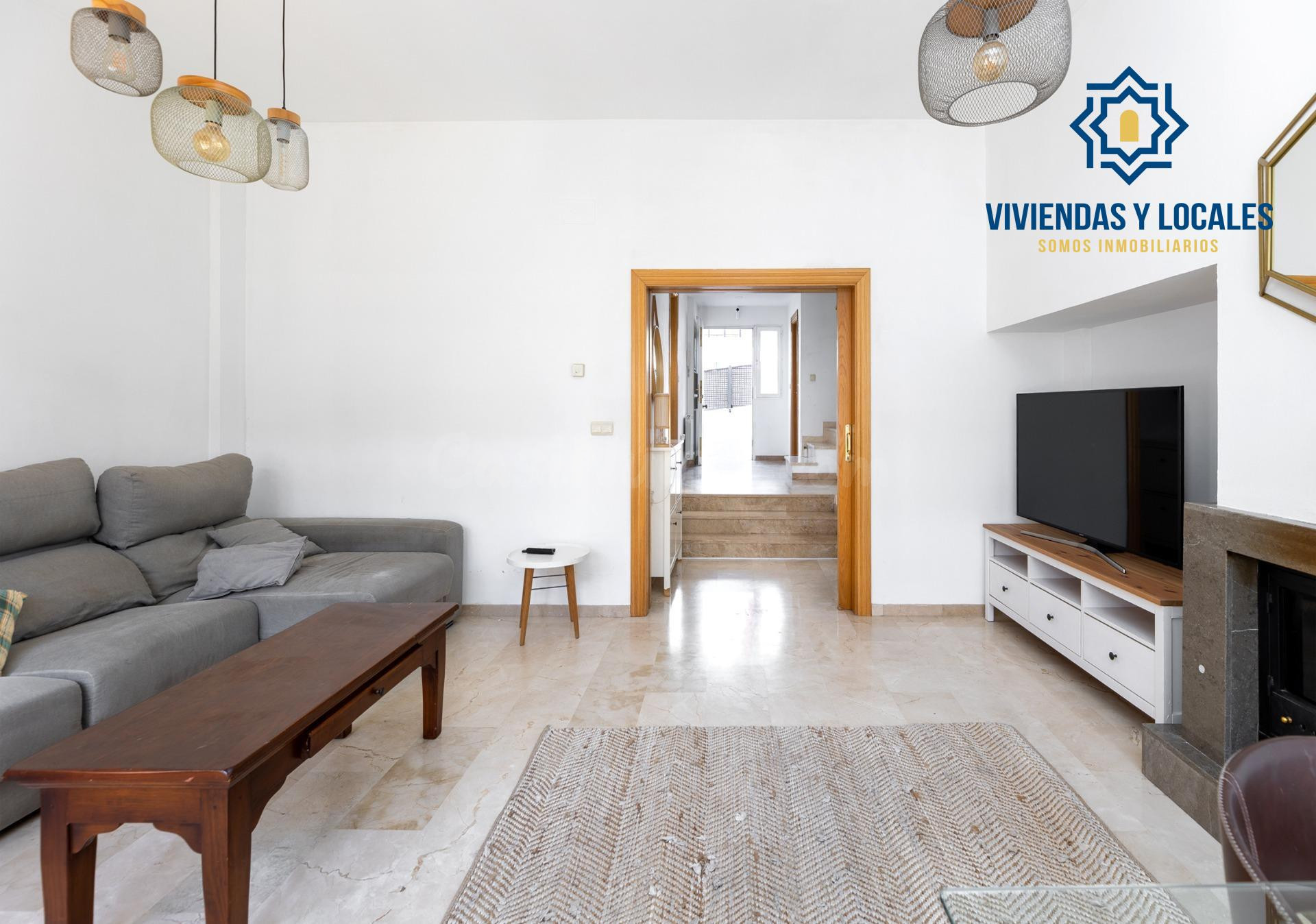 Casa Adosada Ideal en Urbanización con Piscina - foto 3