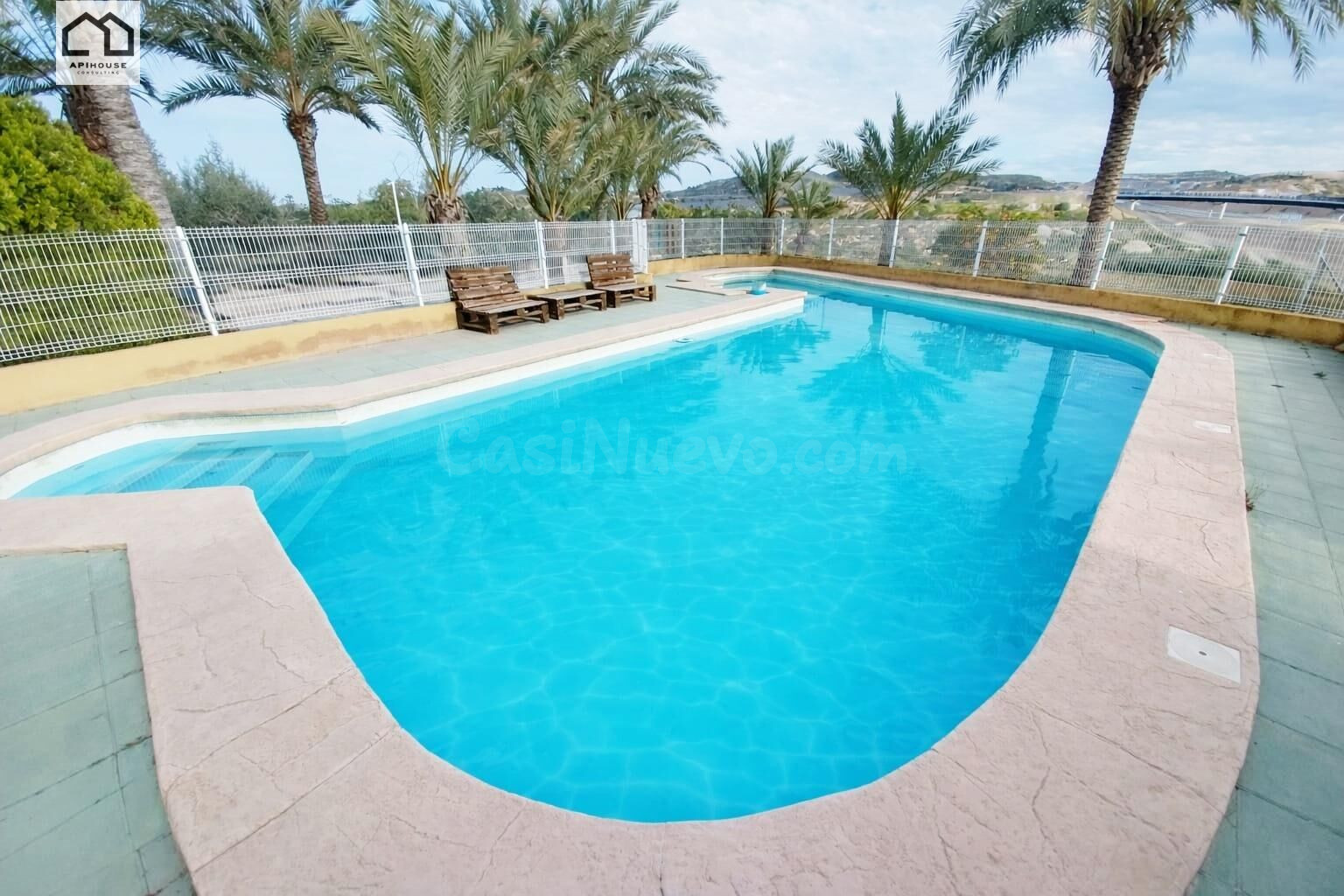 Impresionante Casa Reformada con Amplio Terreno en Murcia Pr