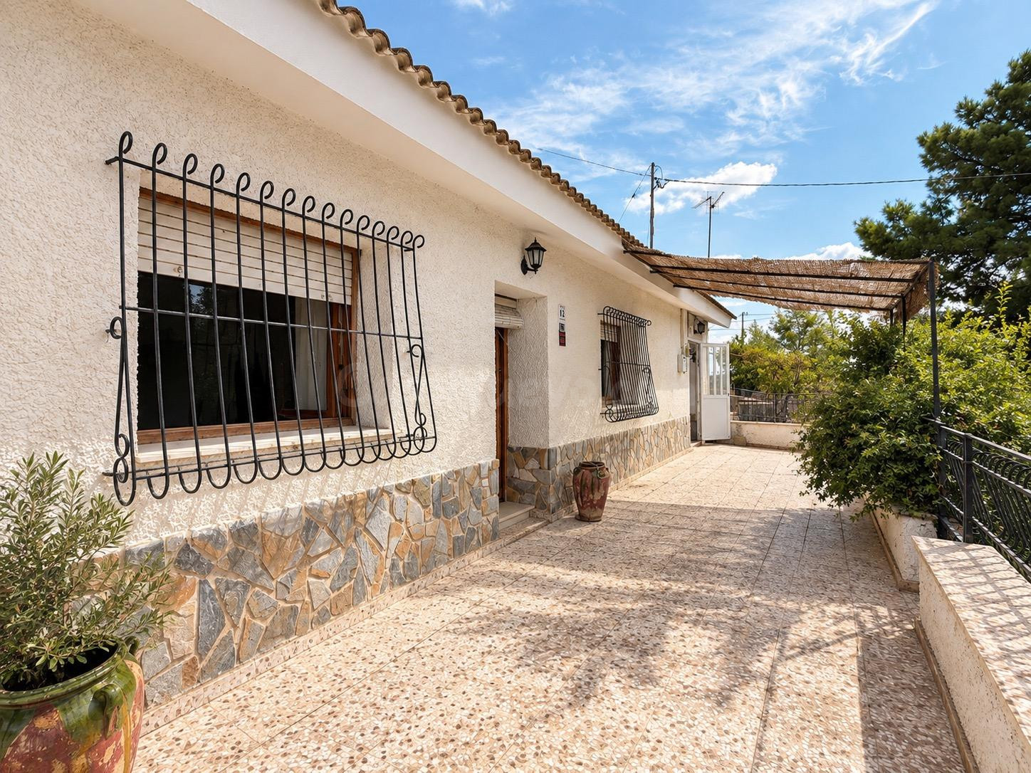 CASA DE CAMPO CON GRAN PARCELA Y ENORME POTENCIAL