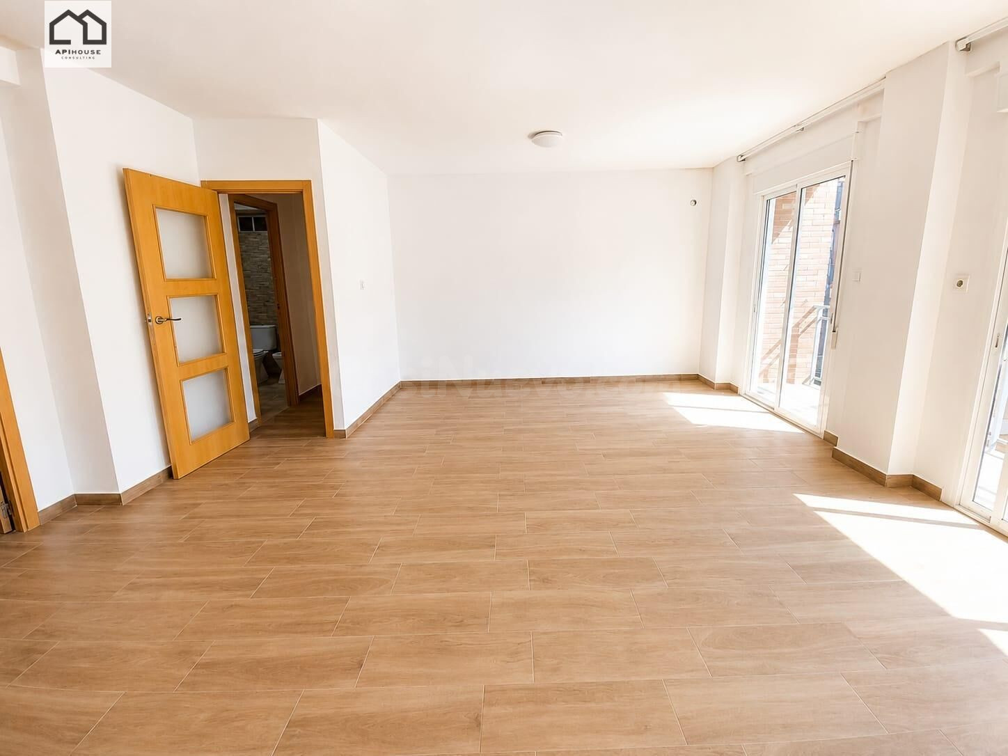 APIHOUSE VENDE ESPECTACULAR PISO REFORMADO EN TORREVIEJA. PR