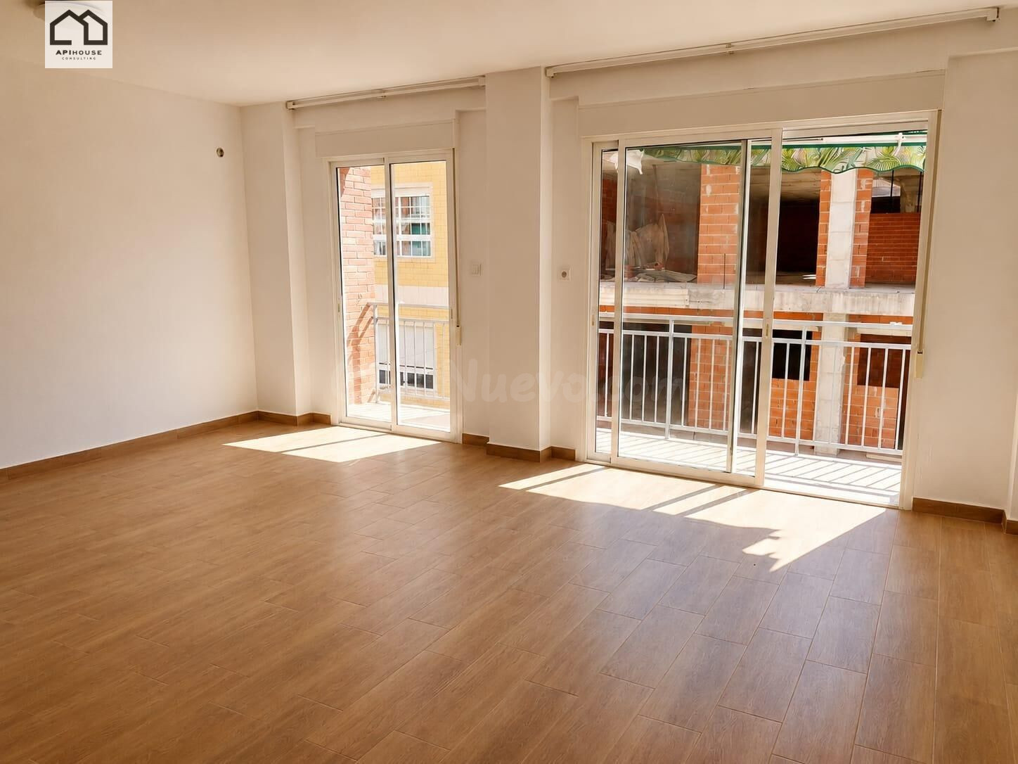 APIHOUSE VENDE ESPECTACULAR PISO REFORMADO EN TORREVIEJA. PR - foto 2