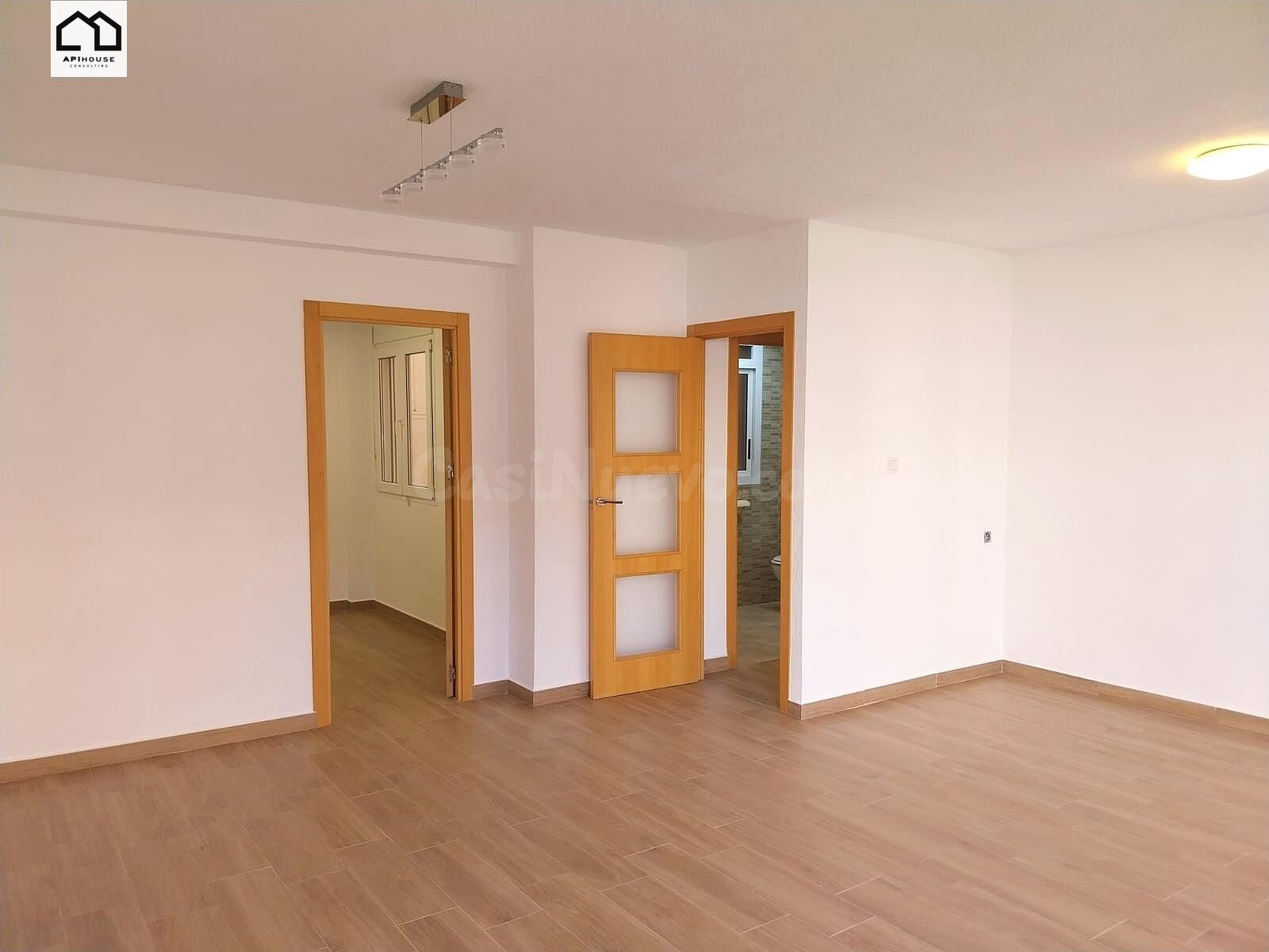 APIHOUSE VENDE ESPECTACULAR PISO REFORMADO EN TORREVIEJA. PR - foto 4
