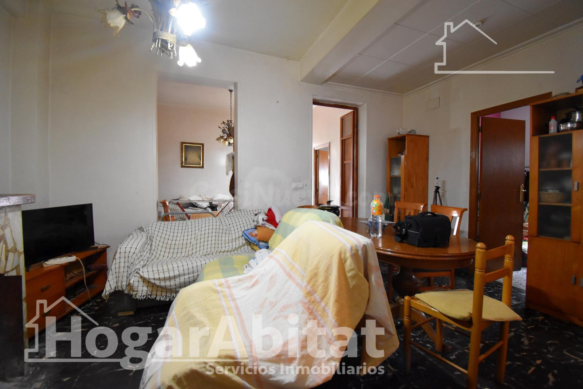 !OPORTUNIDAD! AMPLIA CASA CON TERRAZA Y CHIMENEA EN BUENA ZO