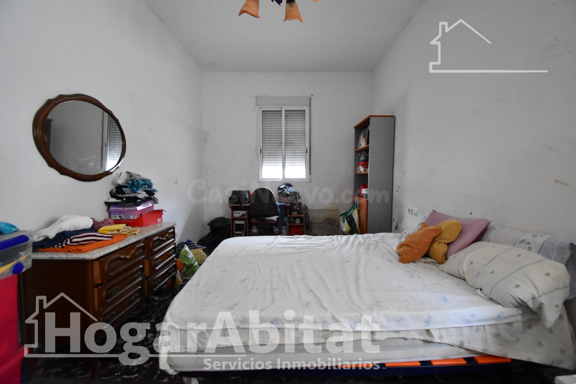 !OPORTUNIDAD! AMPLIA CASA CON TERRAZA Y CHIMENEA EN BUENA ZO - foto 3