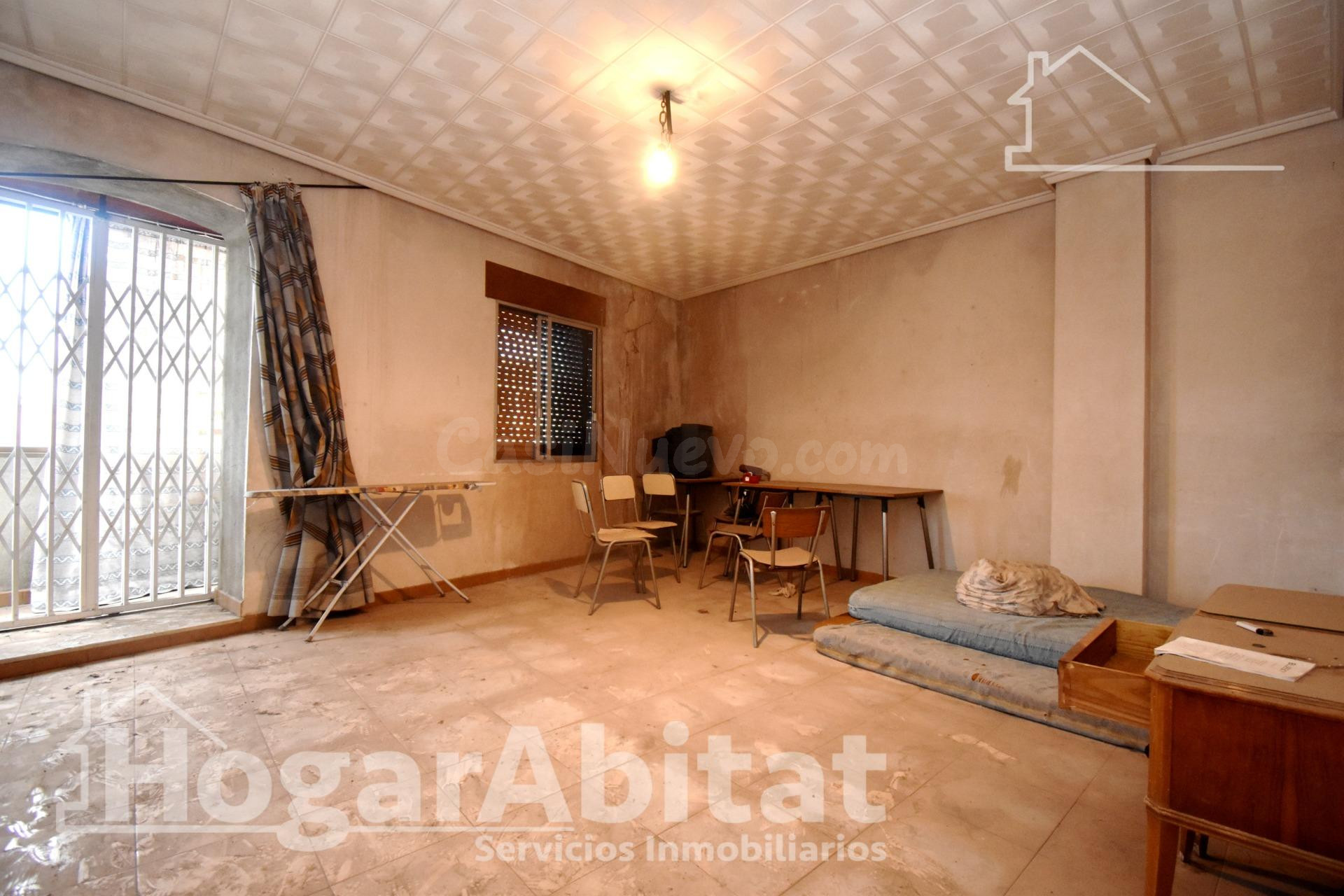 ESPACIOSA CASA CON LOCAL COMERCIAL, DOS TERRAZAS Y BALCÓN - foto 3