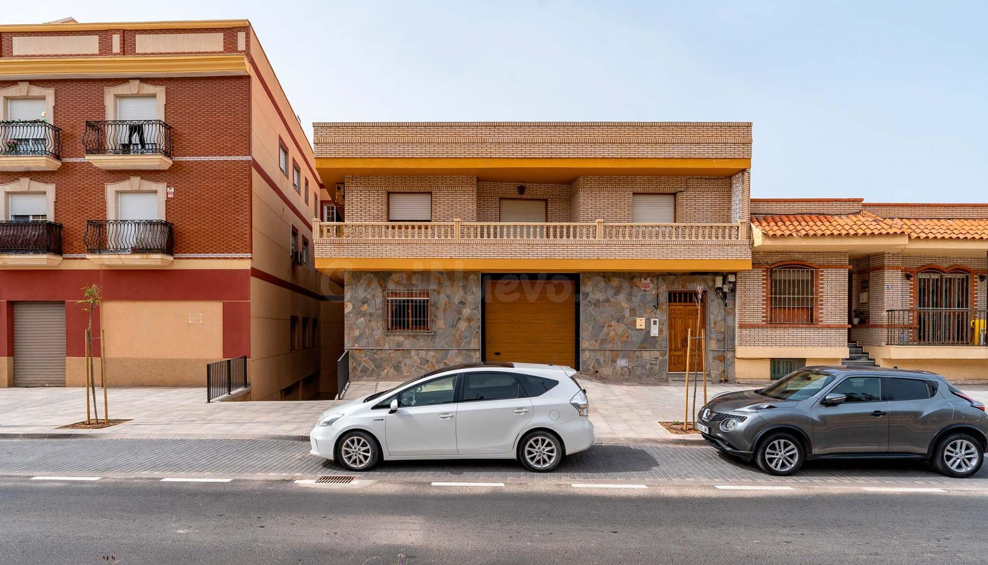 VIVIENDA SOBRE ALMACÉN CON SÓTANO Y TERRAZA EN BALANEGRA