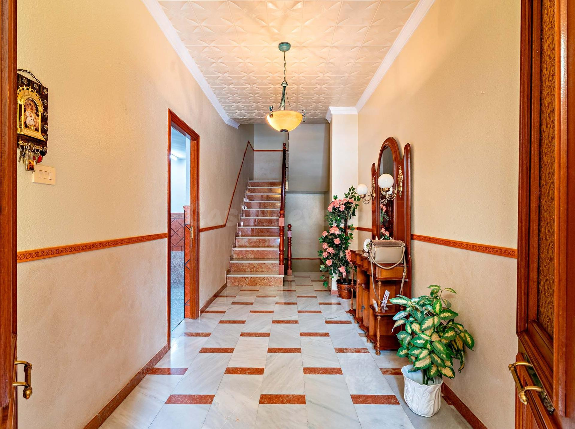 VIVIENDA SOBRE ALMACÉN CON SÓTANO Y TERRAZA EN BALANEGRA - foto 2