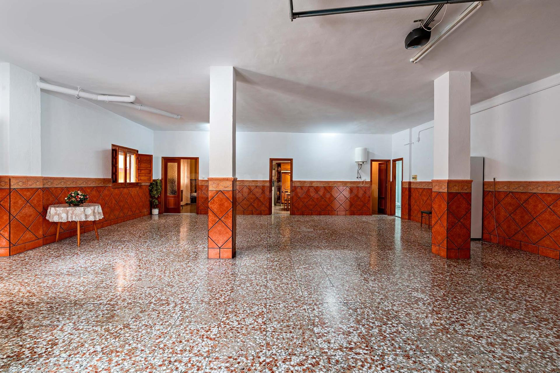 VIVIENDA SOBRE ALMACÉN CON SÓTANO Y TERRAZA EN BALANEGRA - foto 4