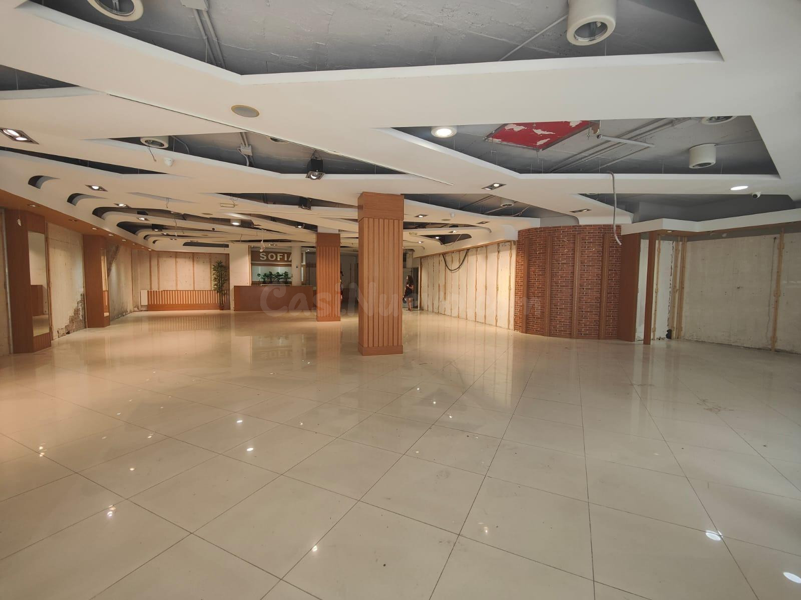 EXCLUSIVO LOCAL COMERCIAL EN VENTA O ALQUILER EN PLENO CENTR - foto 3