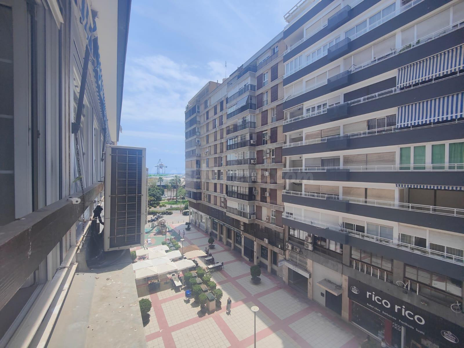 Espectacular vivienda con vistas al mar junto Puerto Deporti