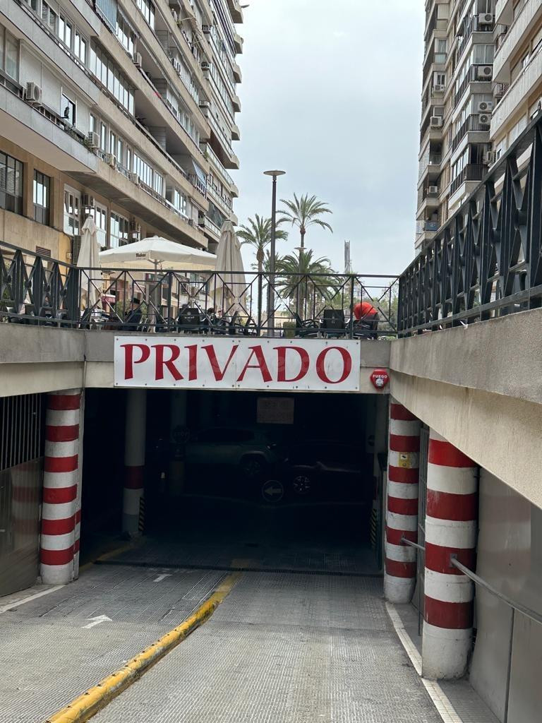 GARAJE GRANDE EN EL CENTRO PUERTO DEPORTIVO DE ALICANTE - PA