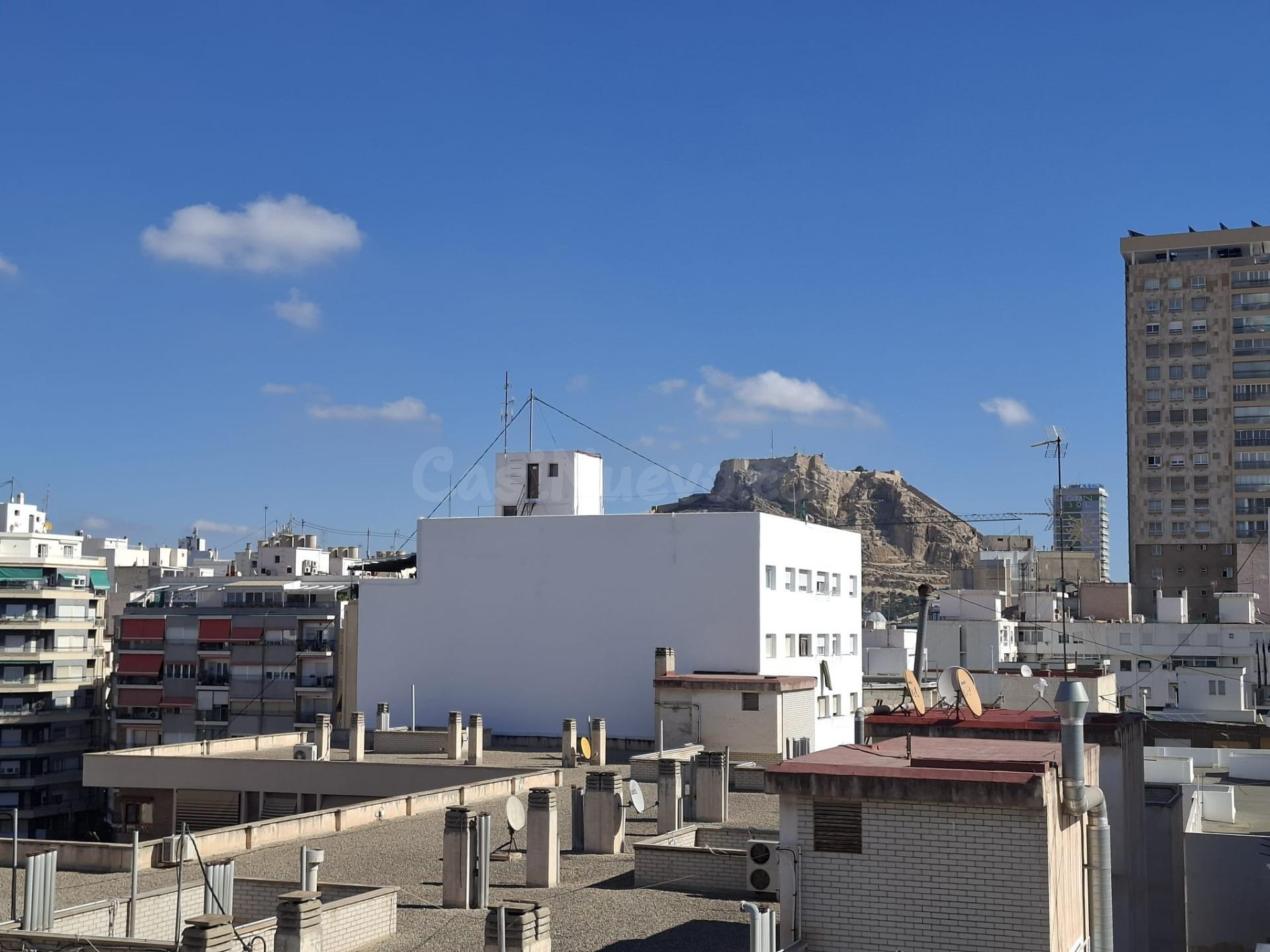 SE ALQUILA ÁTICO CON TERRAZA - JUNTO PUERTO DEPORTIVO ALICAN - foto 3
