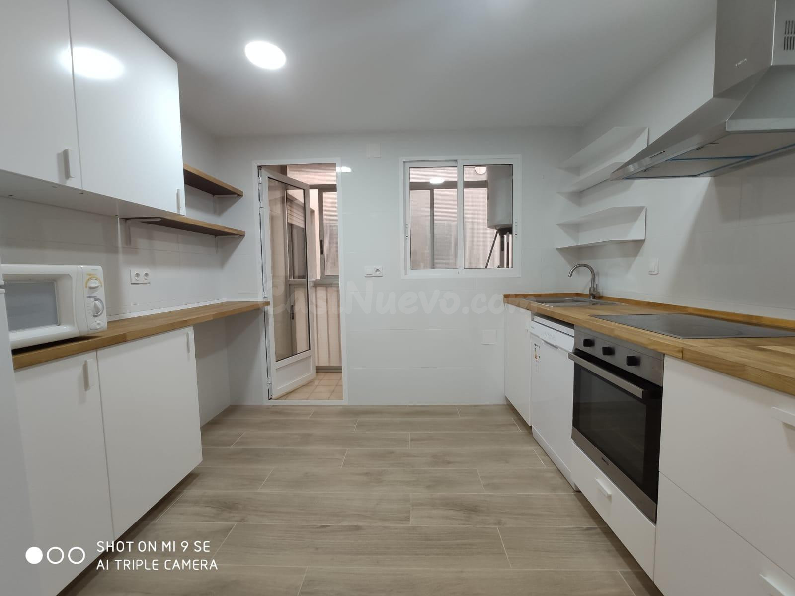 SE ALQUILA PISO VACÍO CON TERRAZA JUNTO ÓSCAR ESPLÁ - ALICAN - foto 4