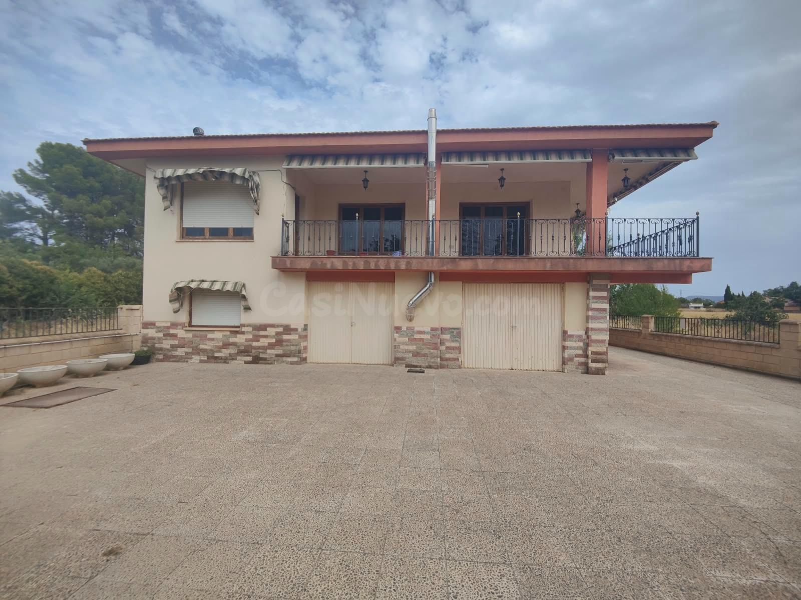 SE VENDE PRECIOSO CHALET FAMILIAR EN ONIL - ALICANTE - foto 2